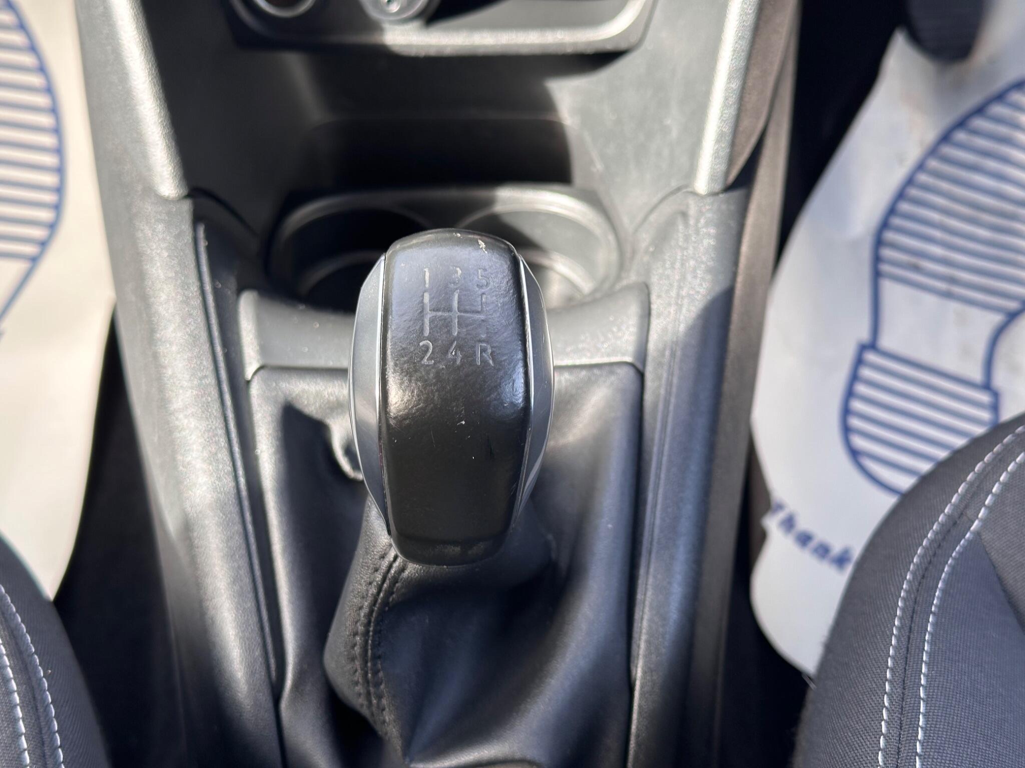 Peugeot 208 view 41