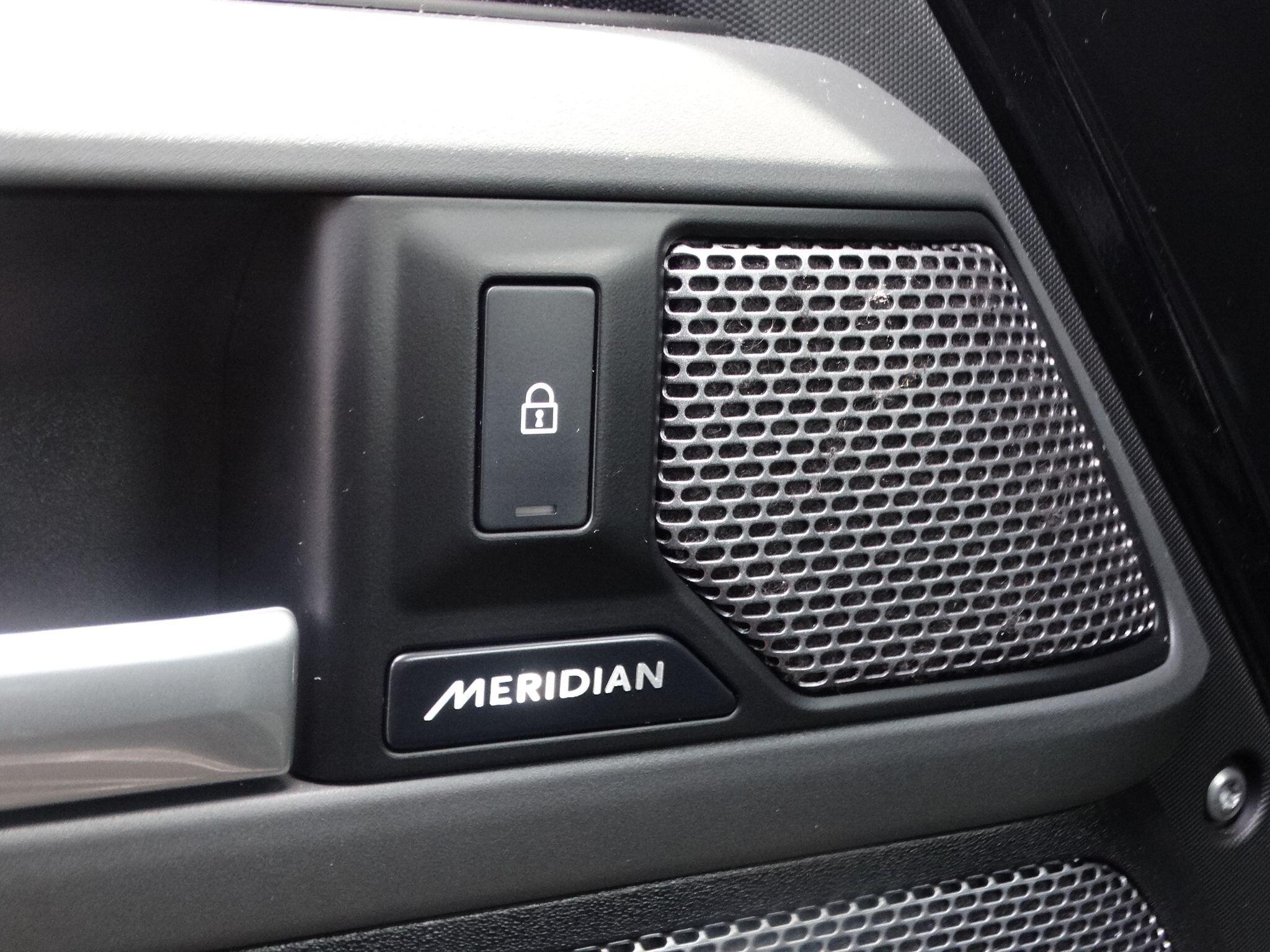 Land Rover Defender view 38