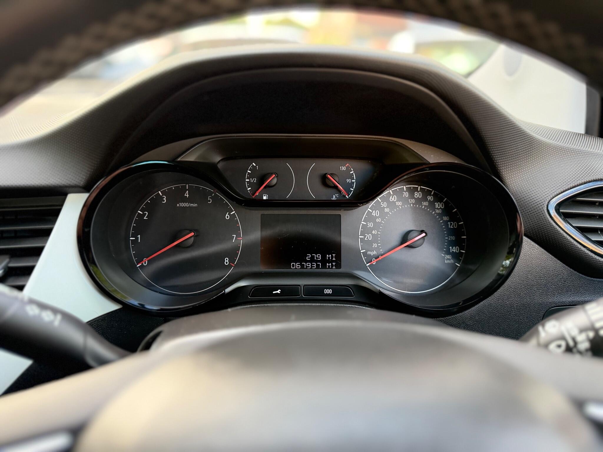 Vauxhall Crossland X view 60