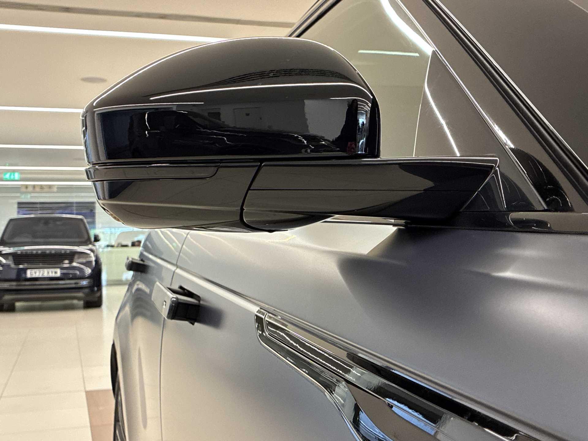 Land Rover Range Rover Velar view 27
