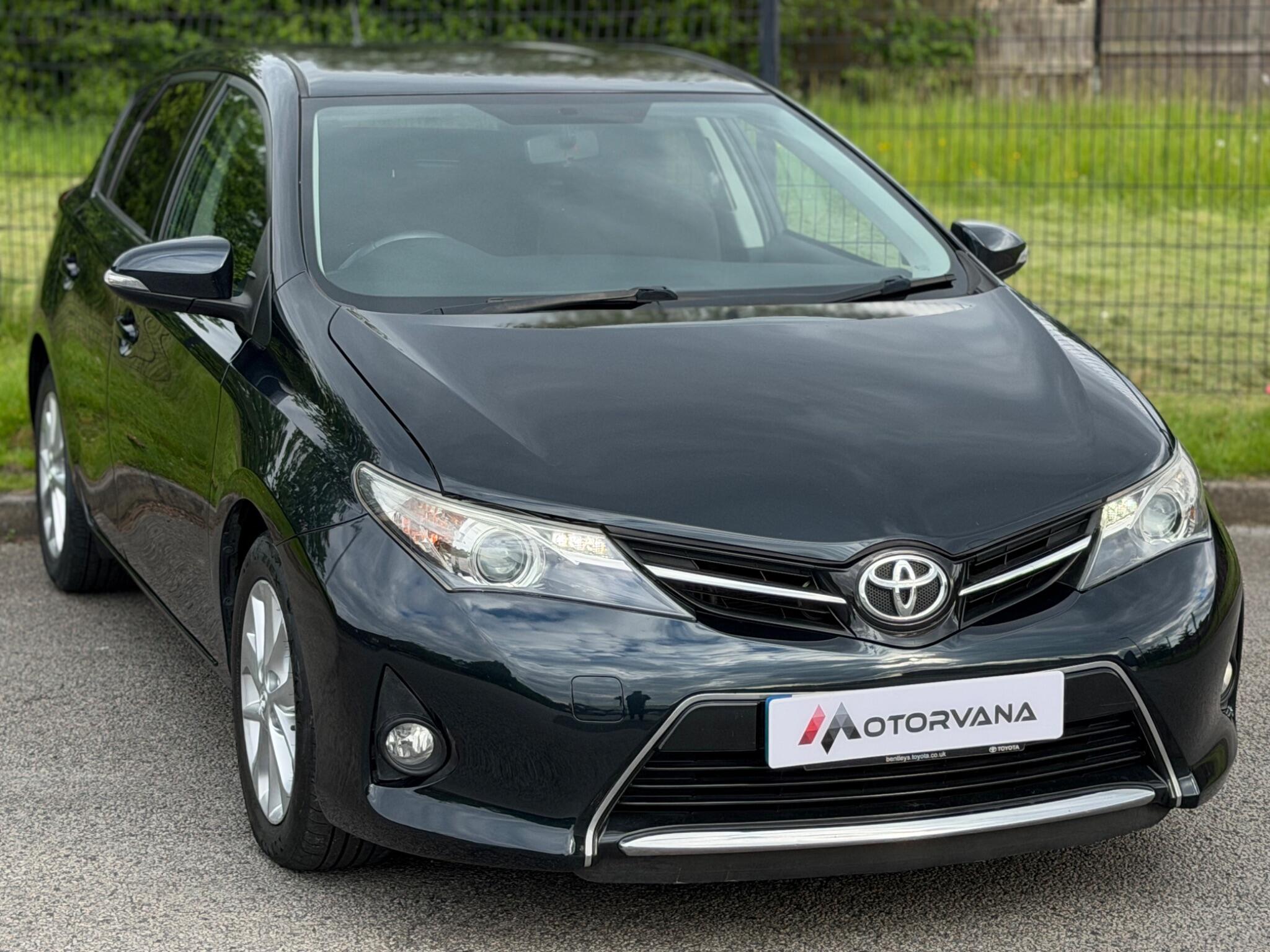 Toyota Auris view 2