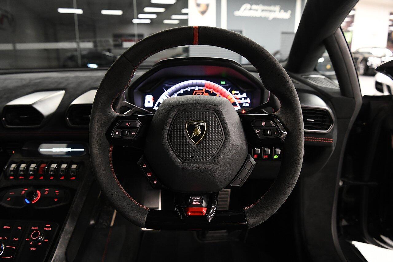 Lamborghini Huracan view 23