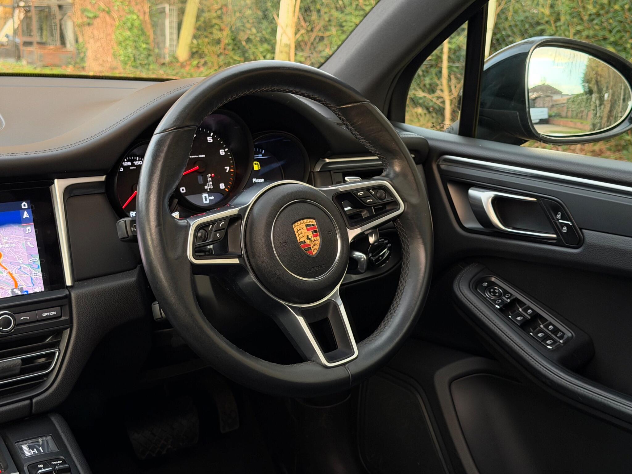 Porsche Macan view 44