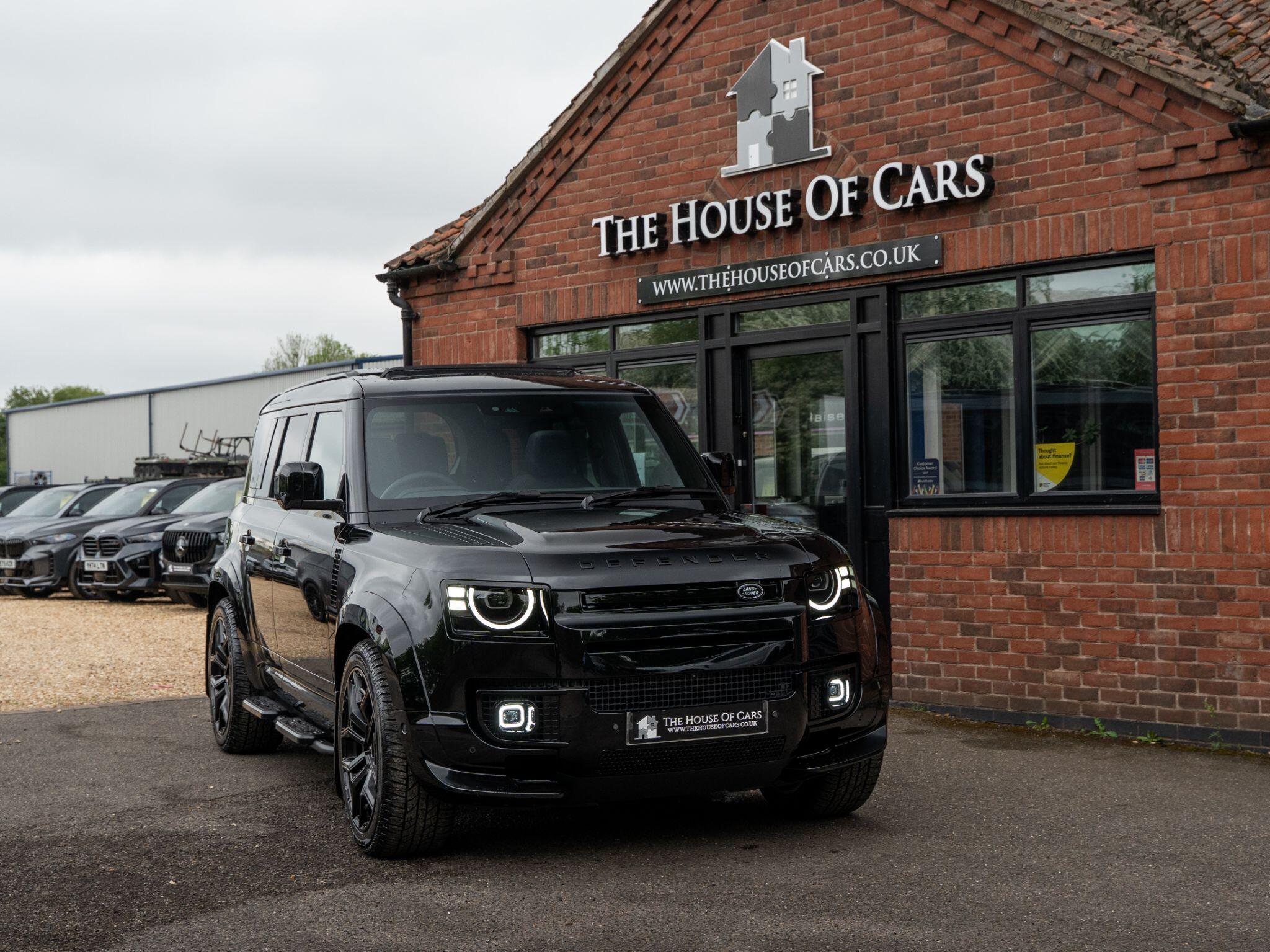 Land Rover Defender 110 view 7