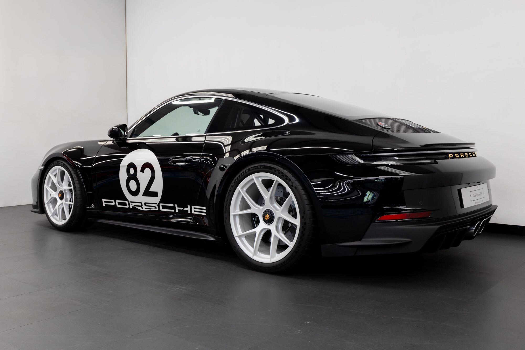 Porsche 911 view 4