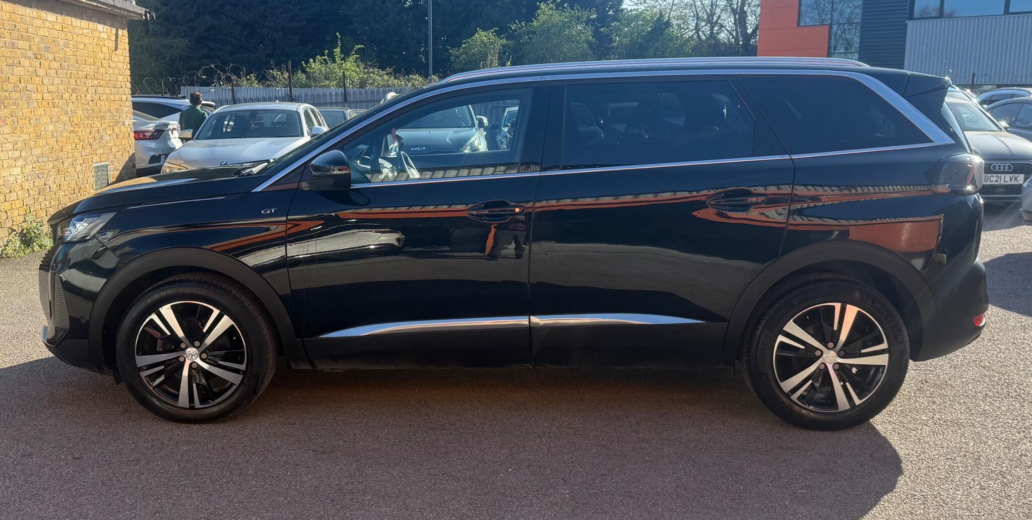 Peugeot 5008 view 4