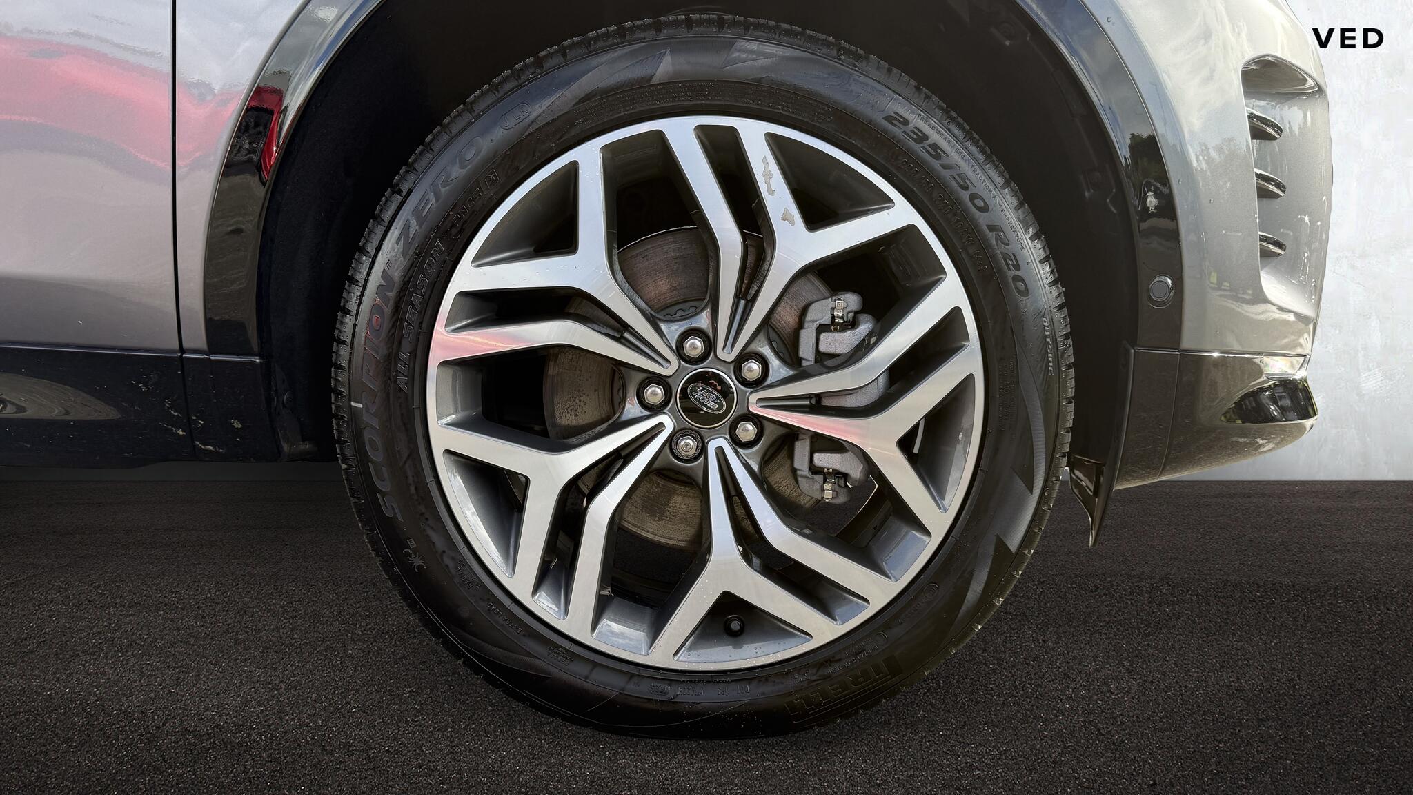 Land Rover Discovery Sport view 8
