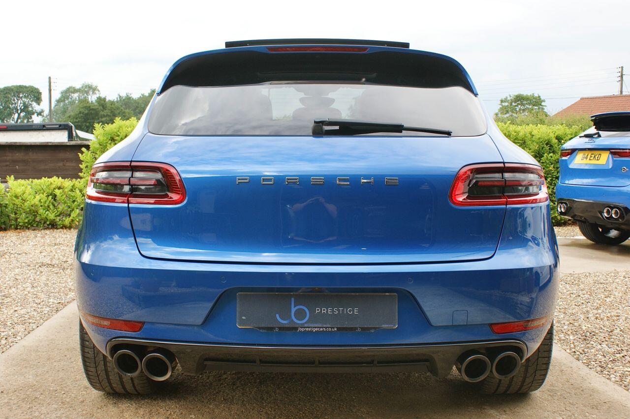 Porsche Macan view 17