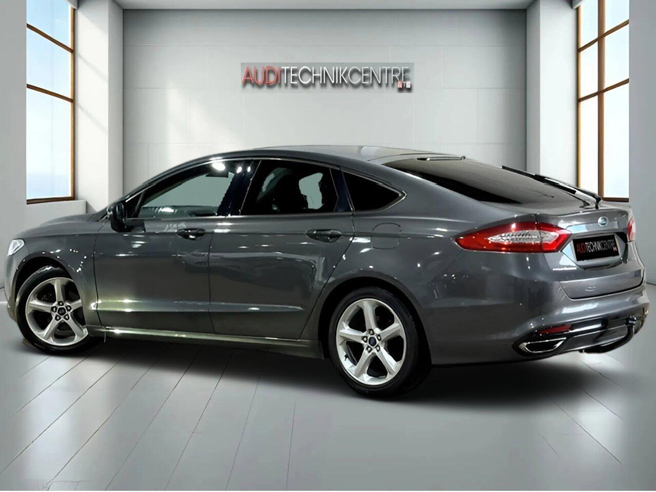 Ford Mondeo view 3
