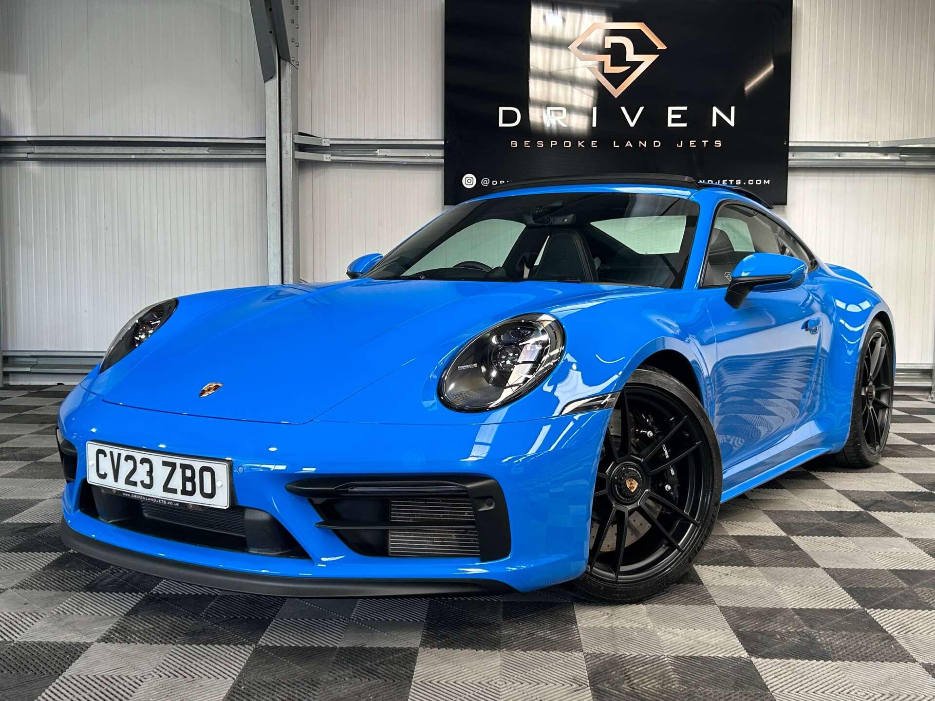Porsche 911 view 7