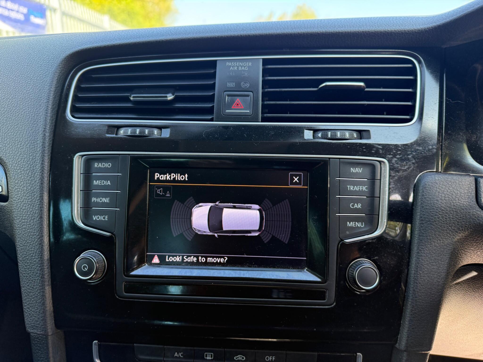 2014 Volkswagen Golf image 21