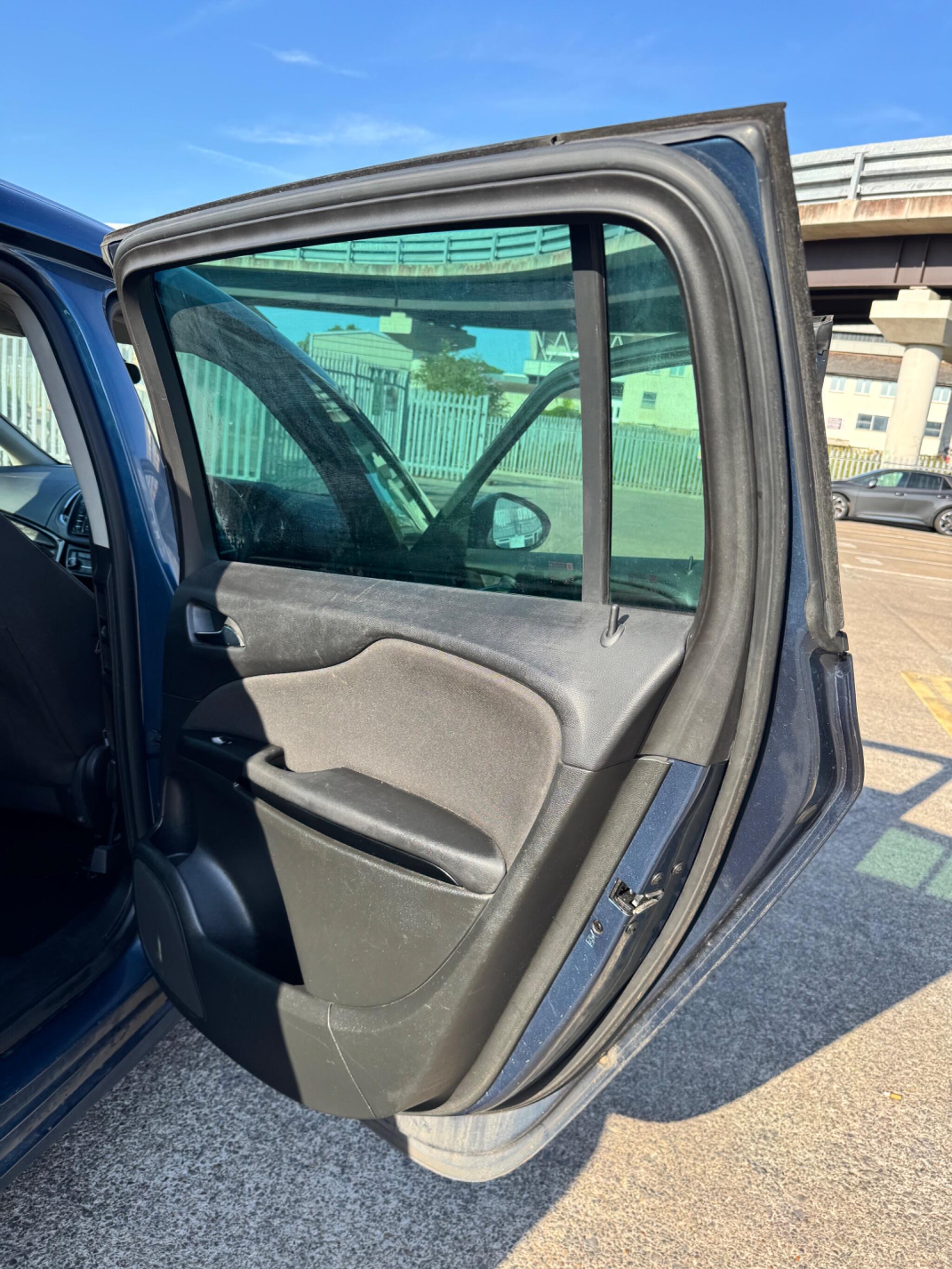 Vauxhall Zafira Tourer view 40