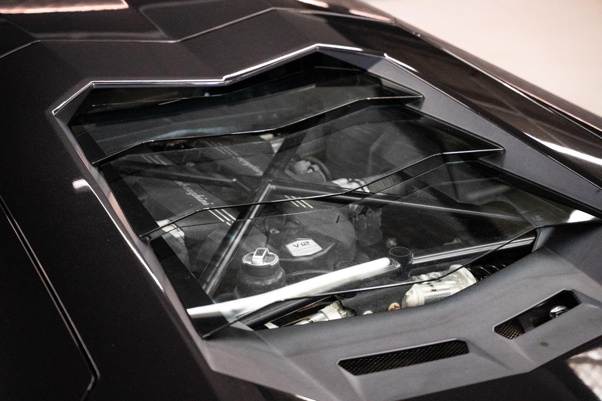 Lamborghini Aventador view 52