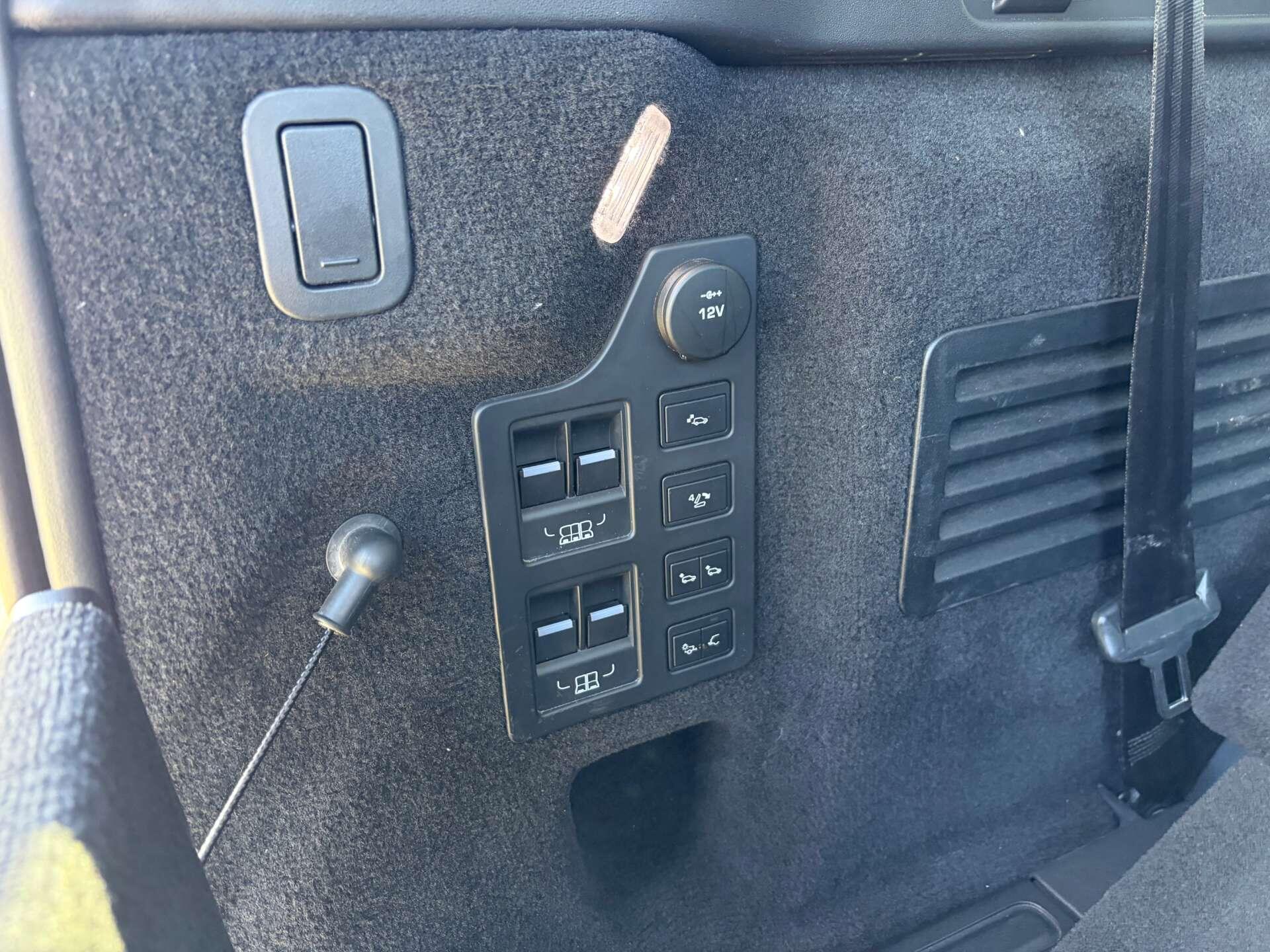 Land Rover Discovery 3 view 31