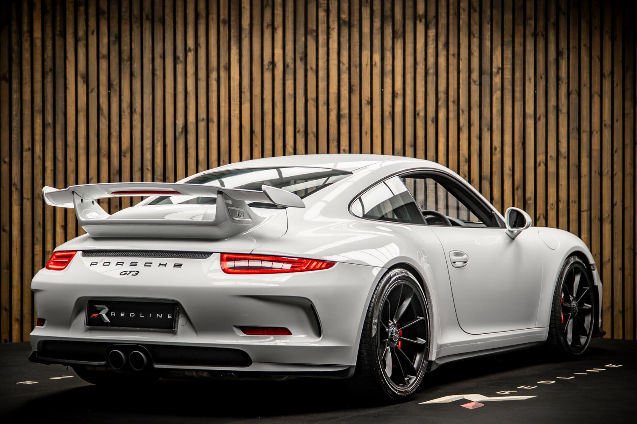 Porsche 911 view 4