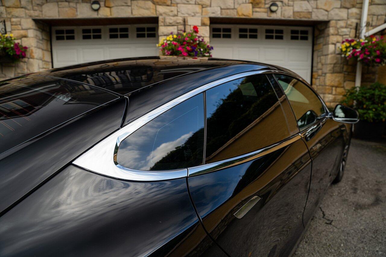 Tesla Model S view 16
