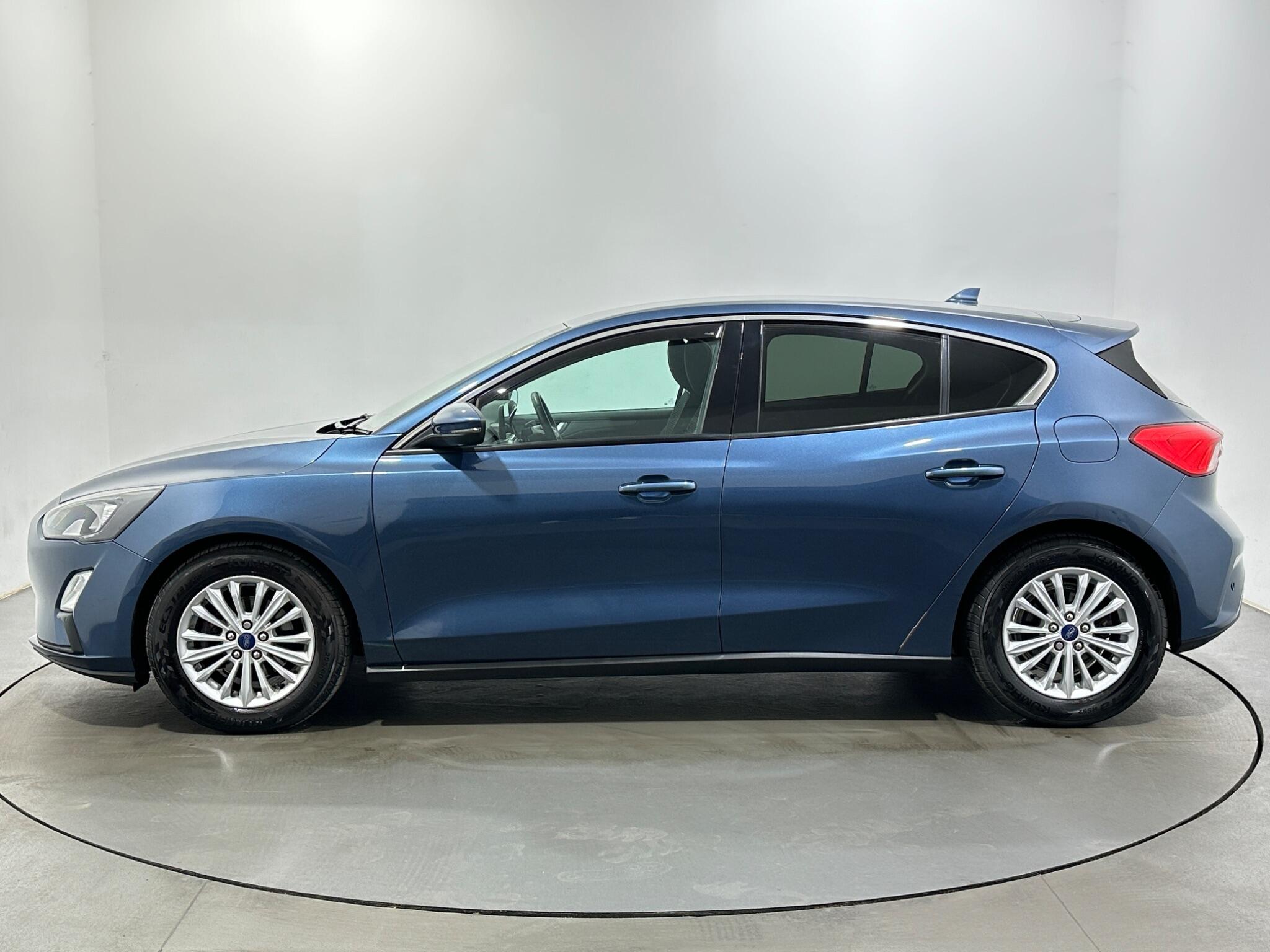 Ford Focus view 5