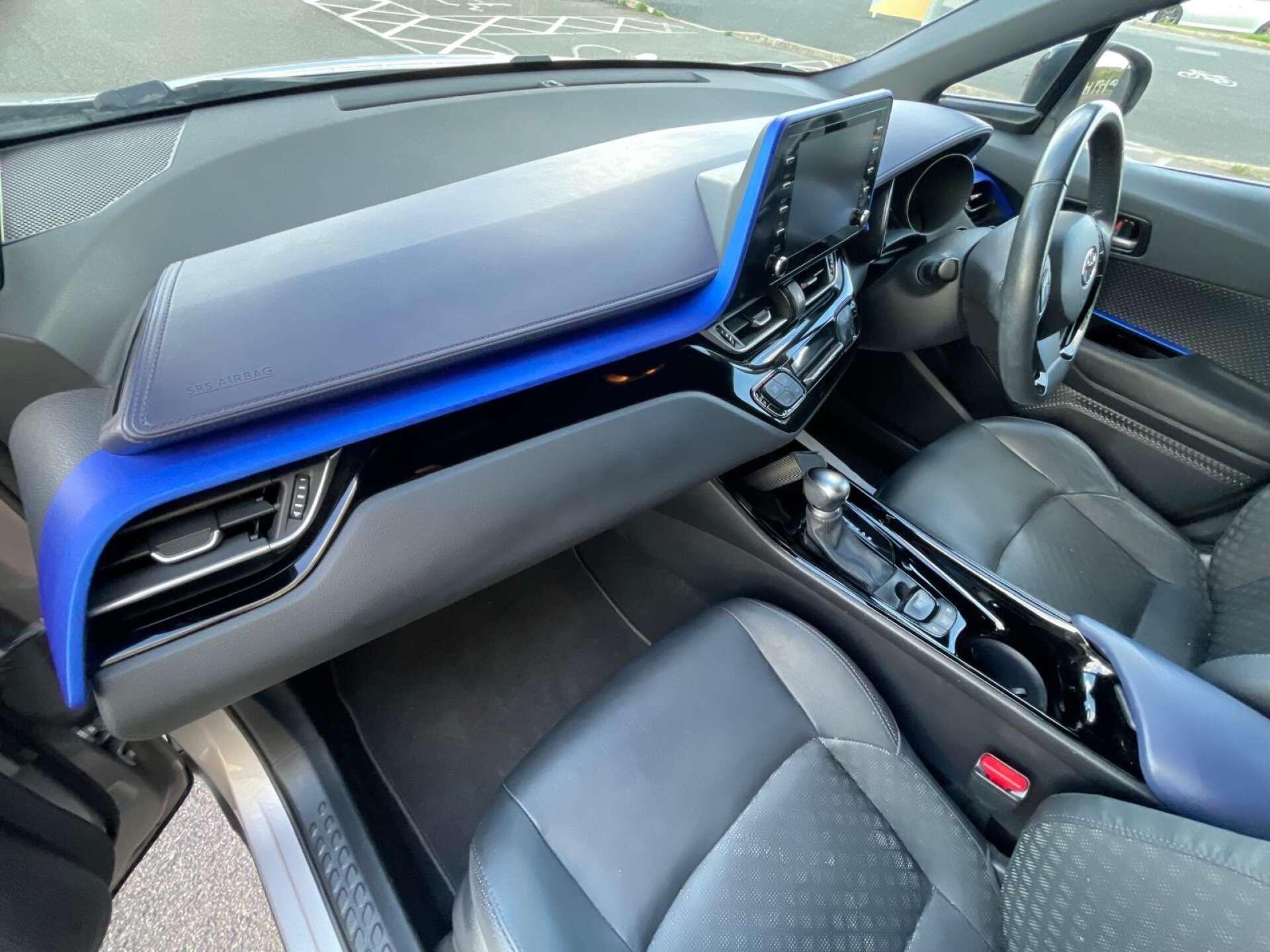 Toyota C-HR view 33