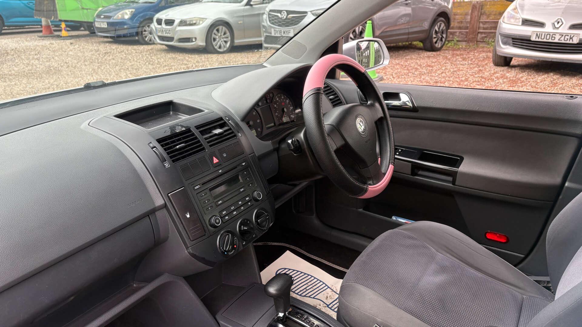 Volkswagen Polo view 13