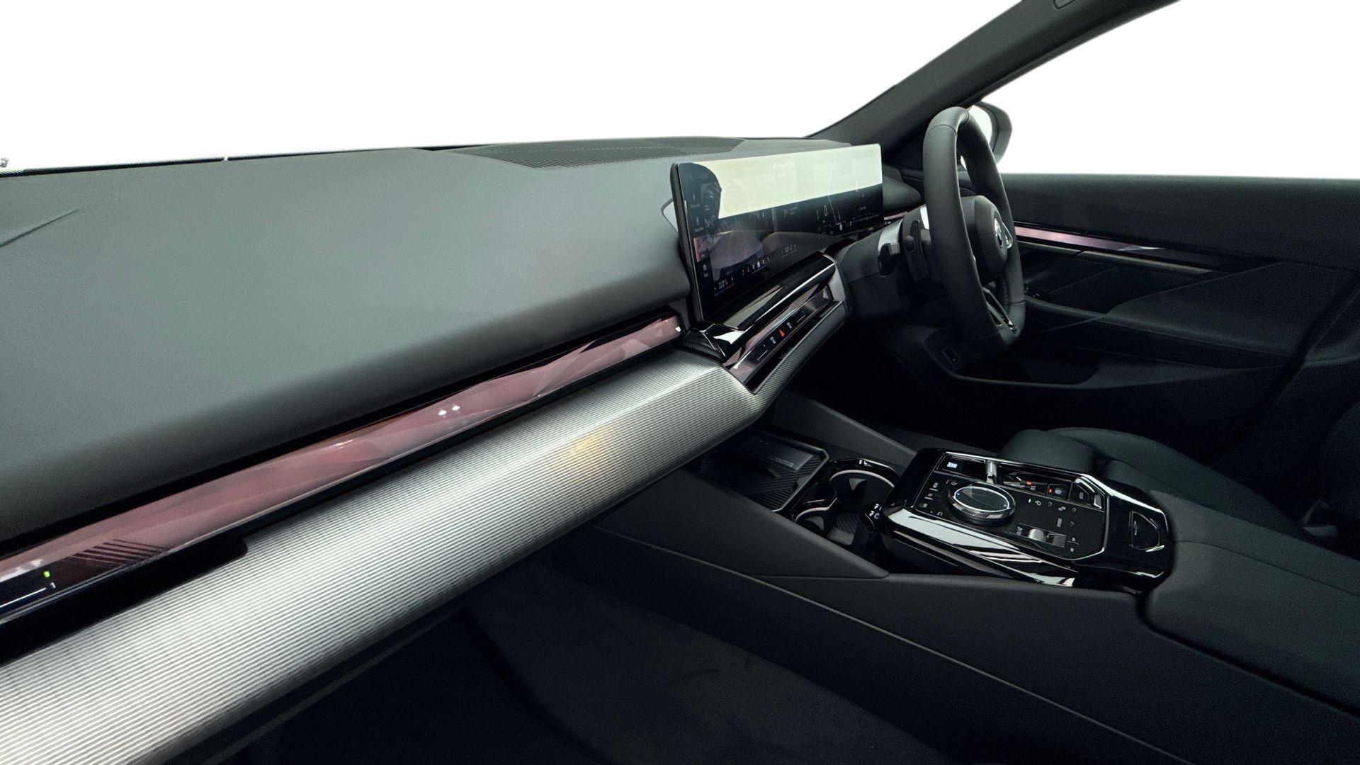BMW 5 Series view 7