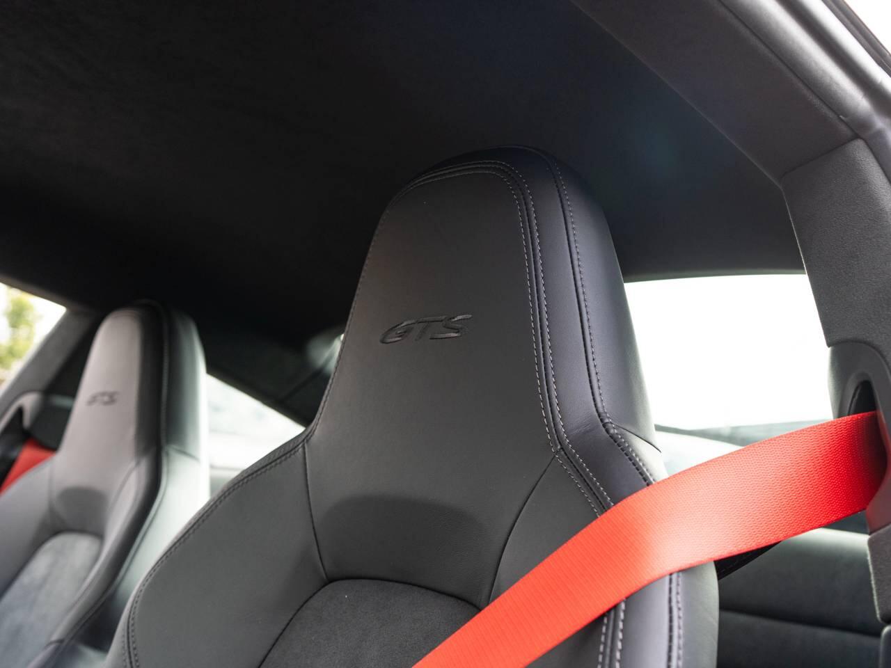 Porsche 911 view 30