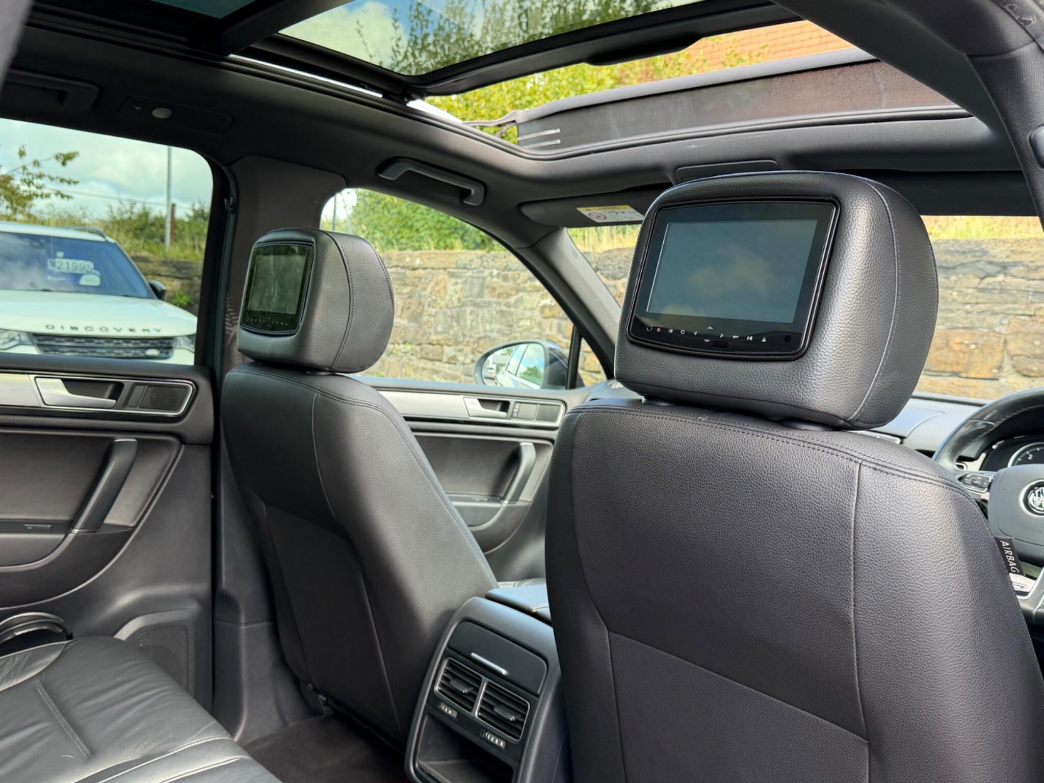 Volkswagen Touareg view 22