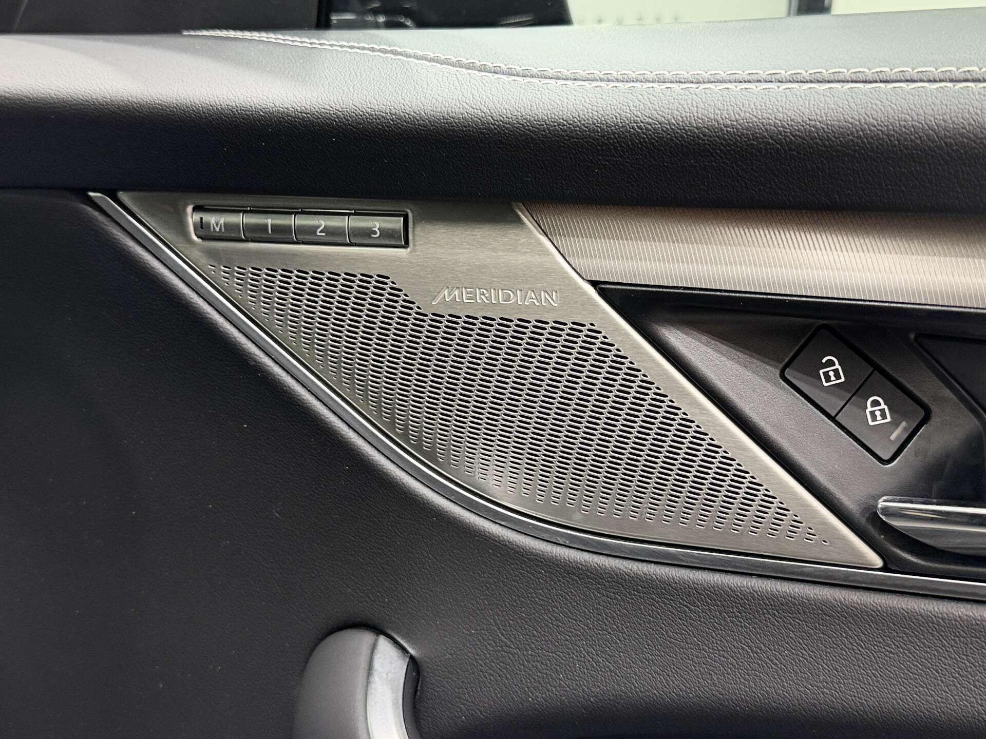 Jaguar F-Pace view 34
