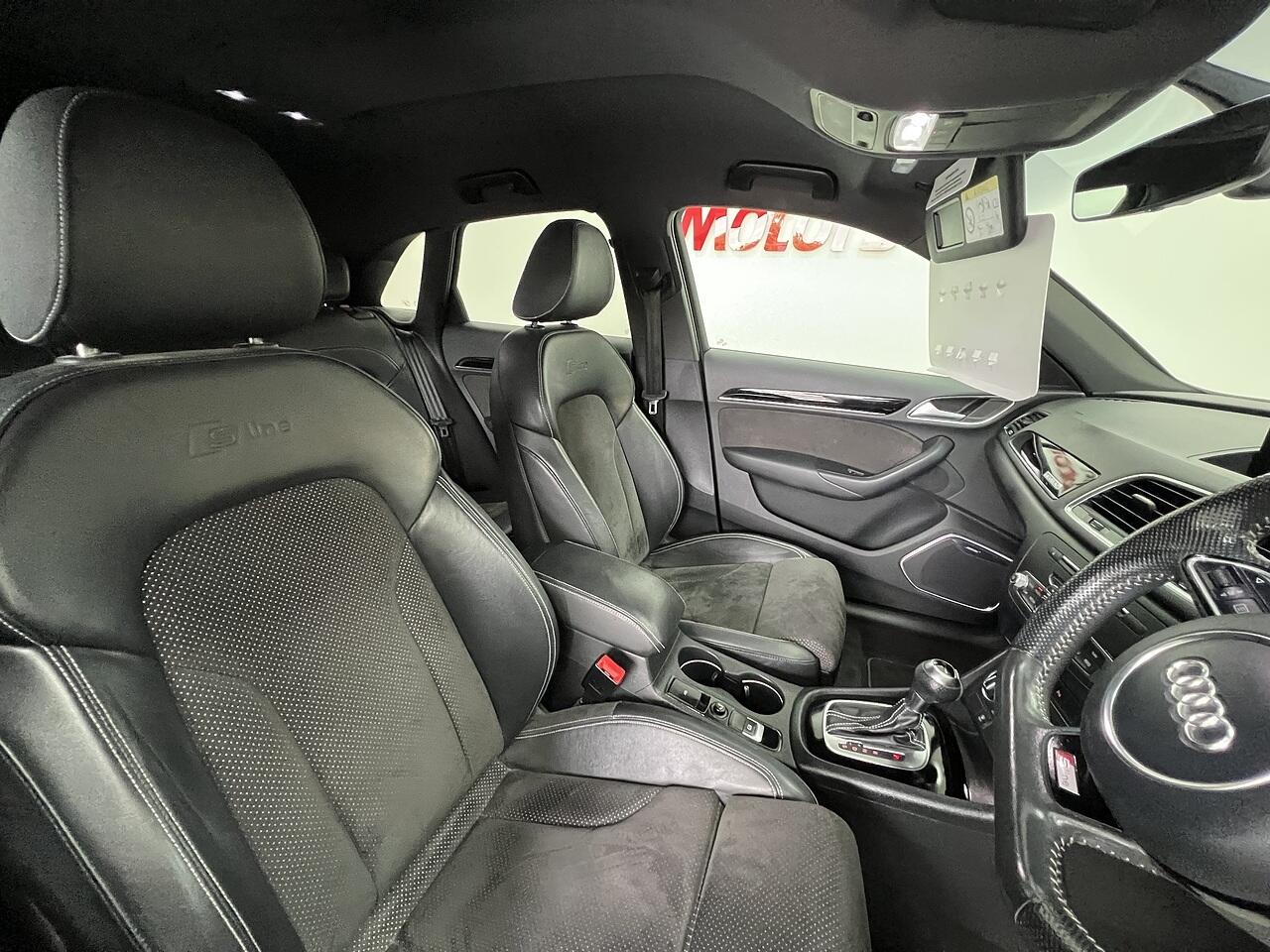 Audi Q3 view 14