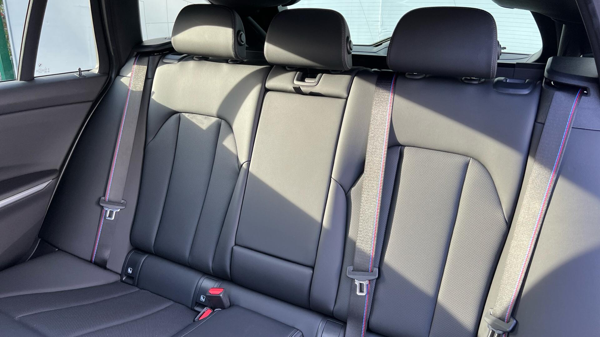 BMW 3 Series view 13