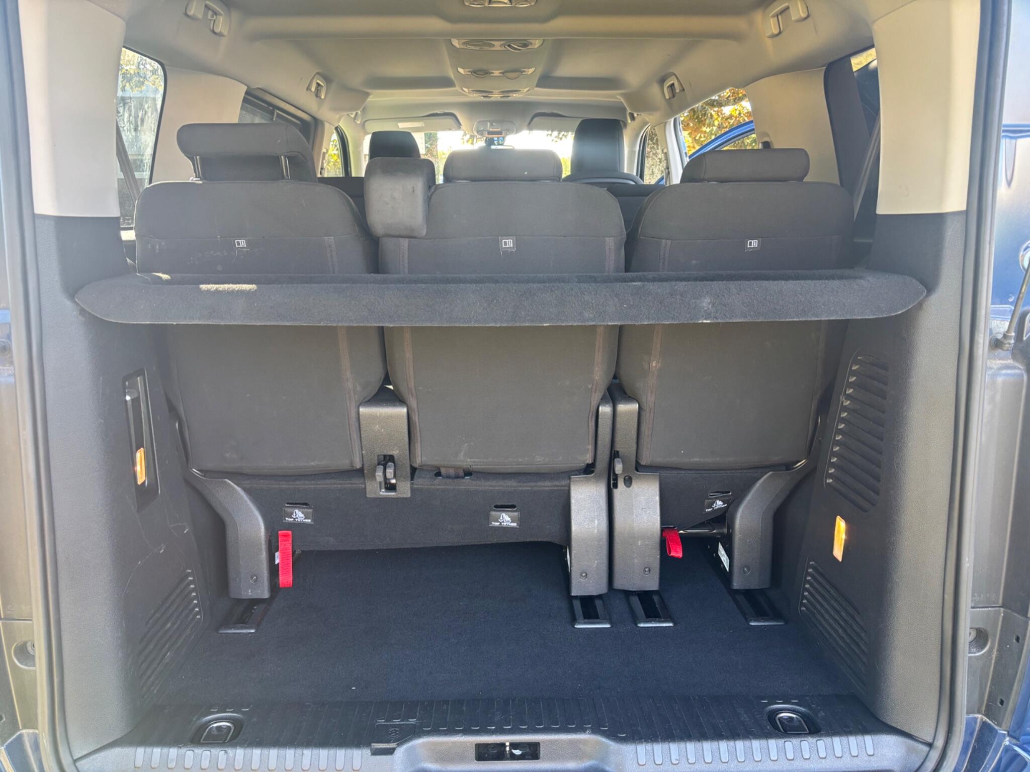 Peugeot Traveller view 10