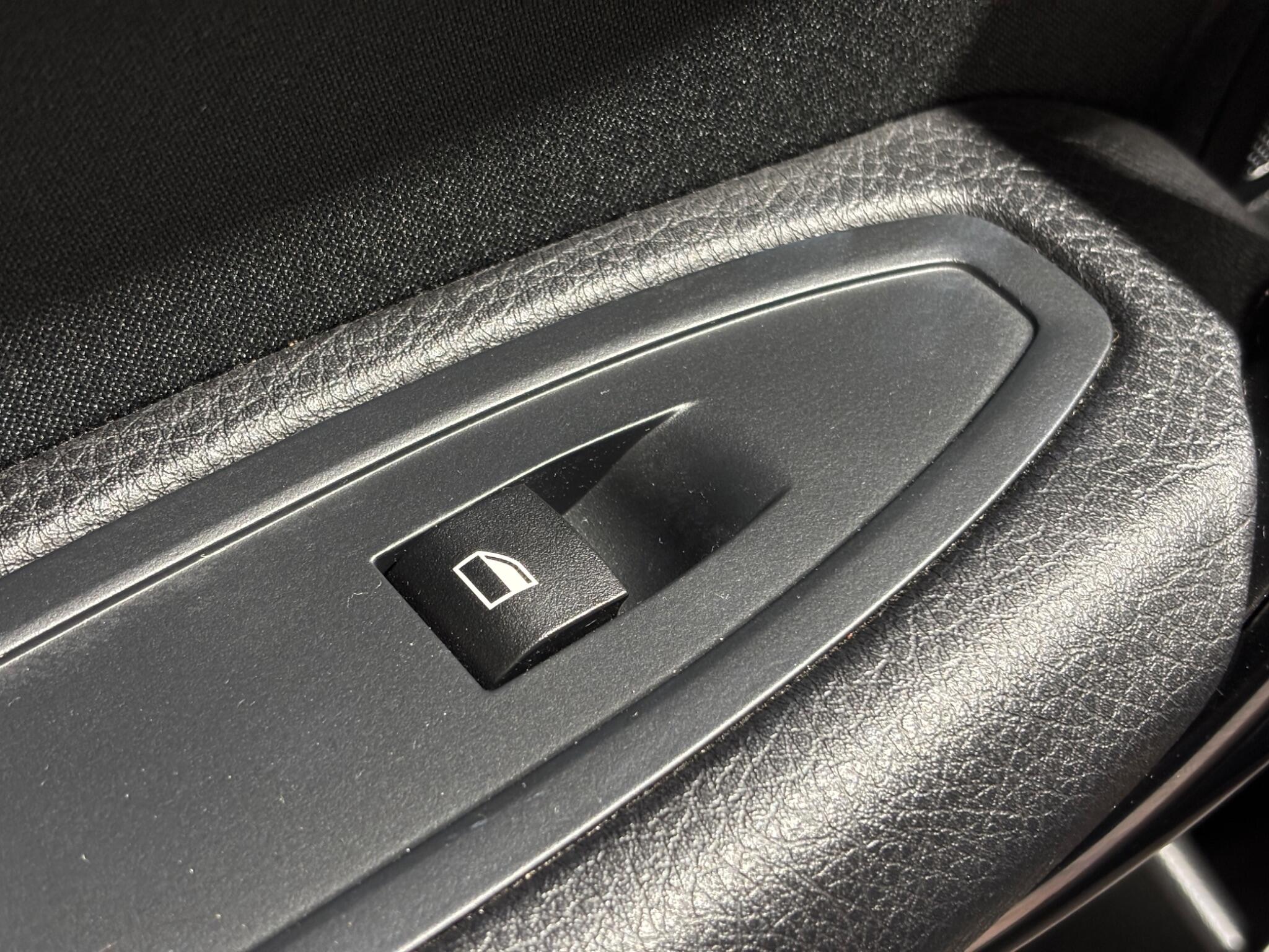 BMW 1 Series view 20