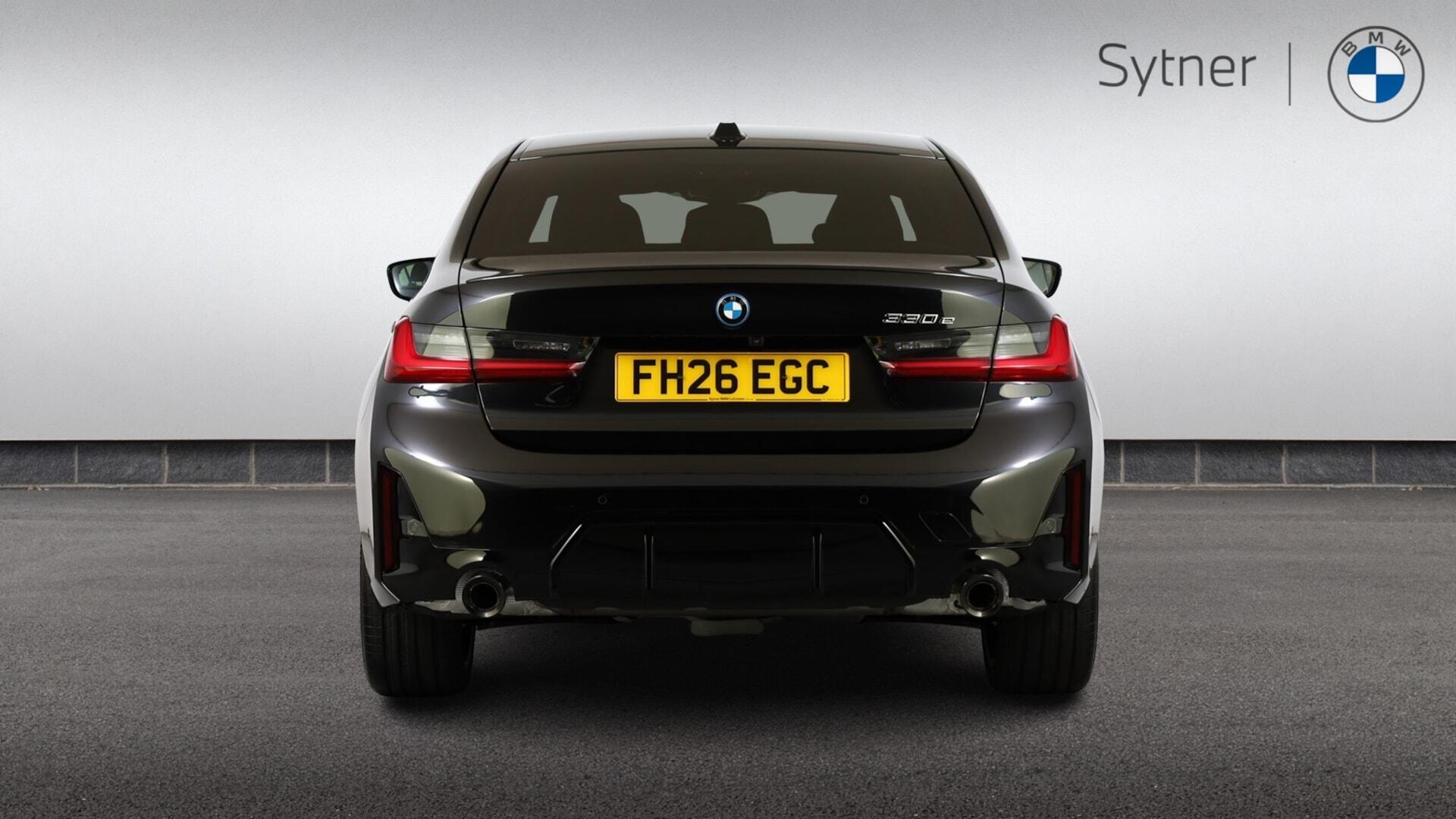 BMW 3 Series view 15