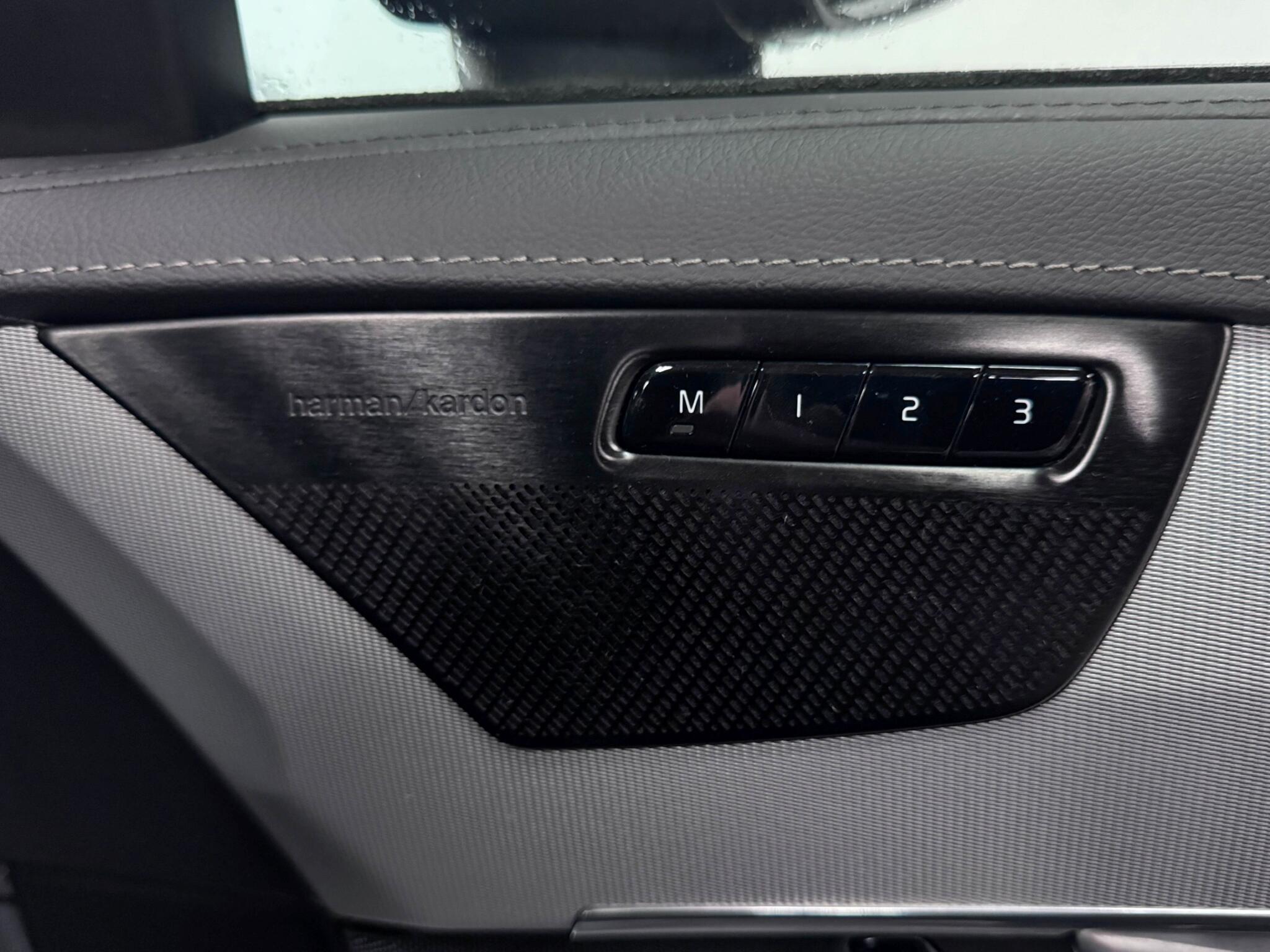 Volvo XC90 view 19