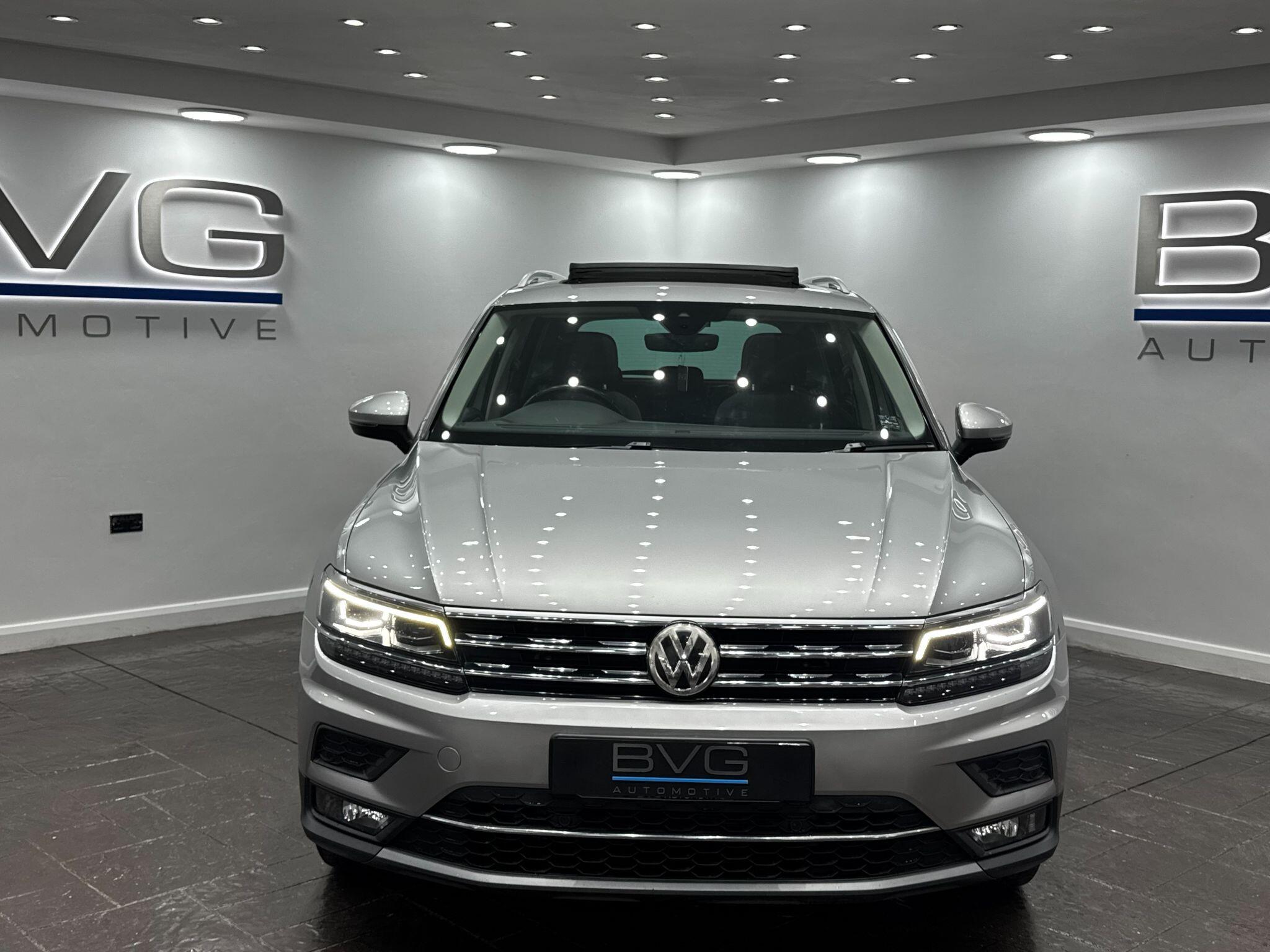 Volkswagen Tiguan view 4