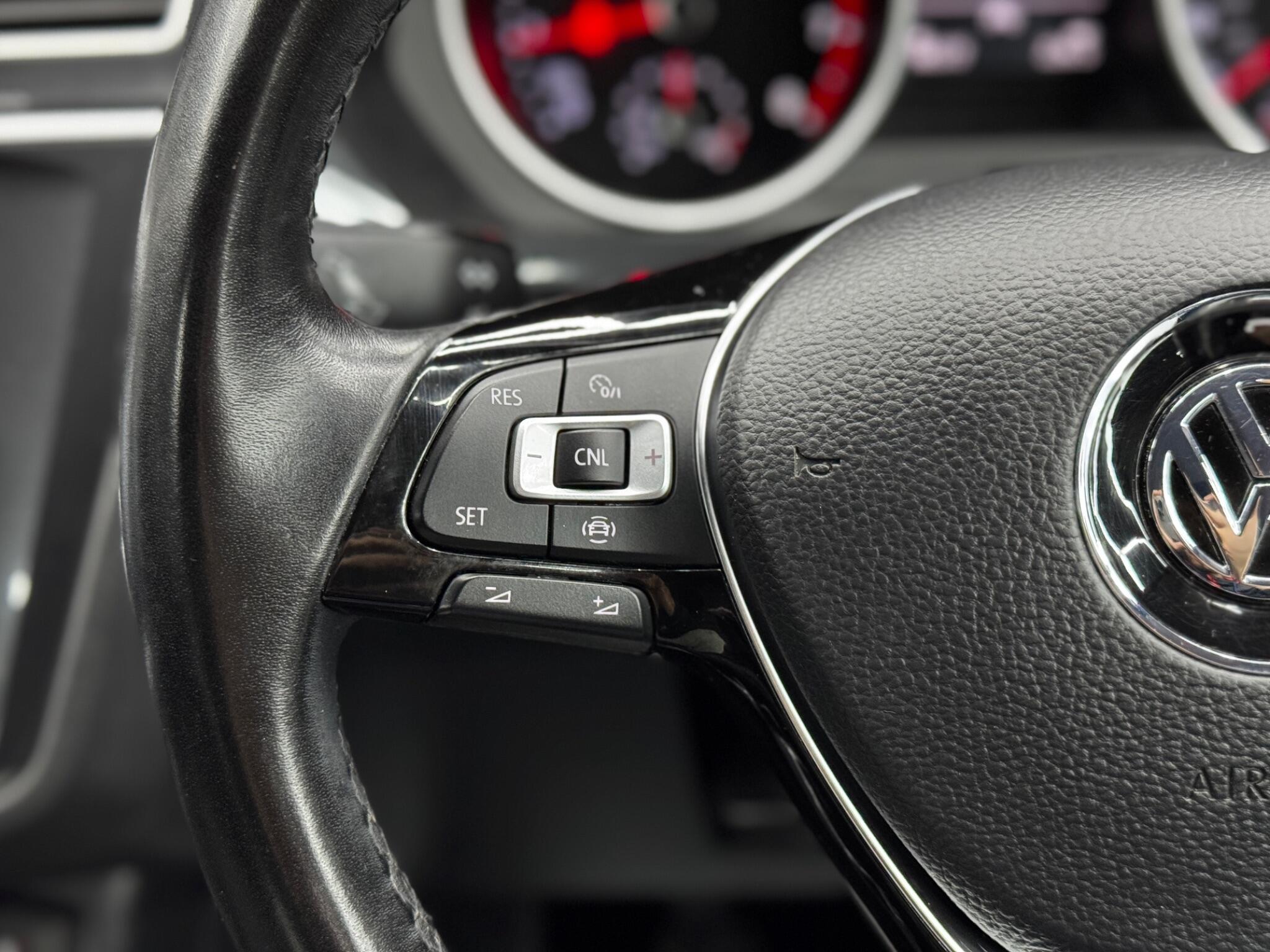 Volkswagen Tiguan view 18