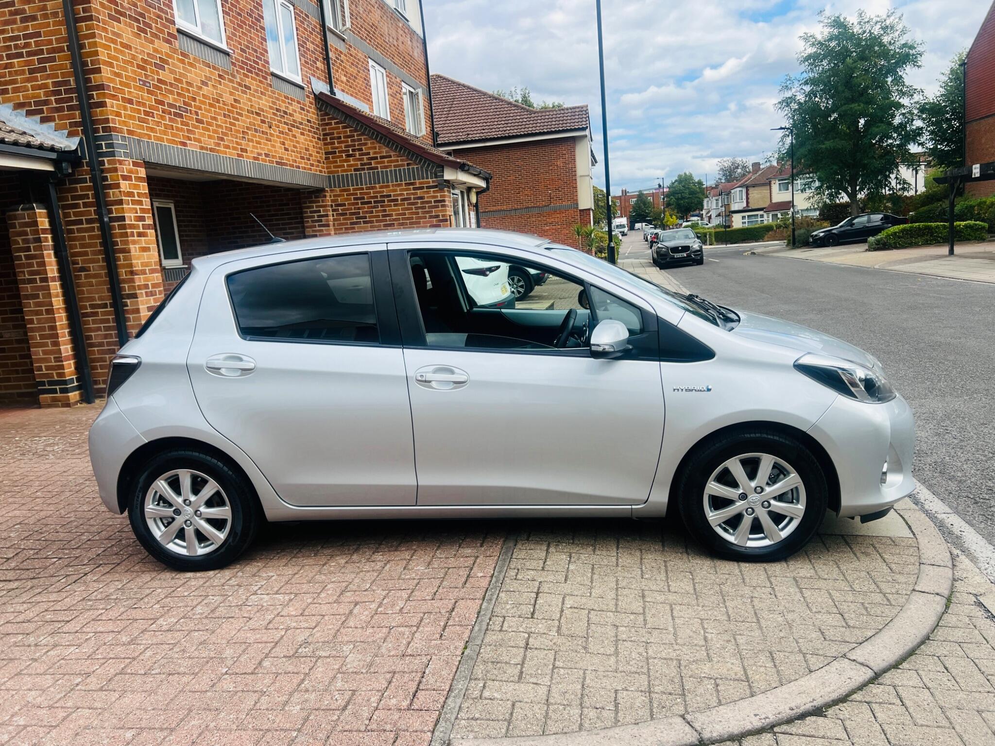 Toyota Yaris view 24