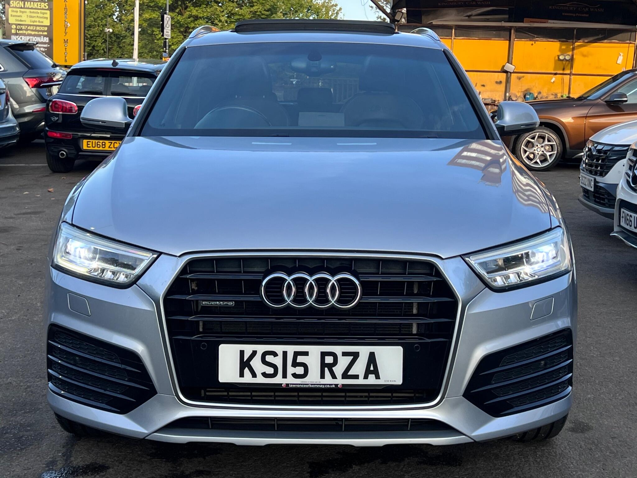 Audi Q3 view 3