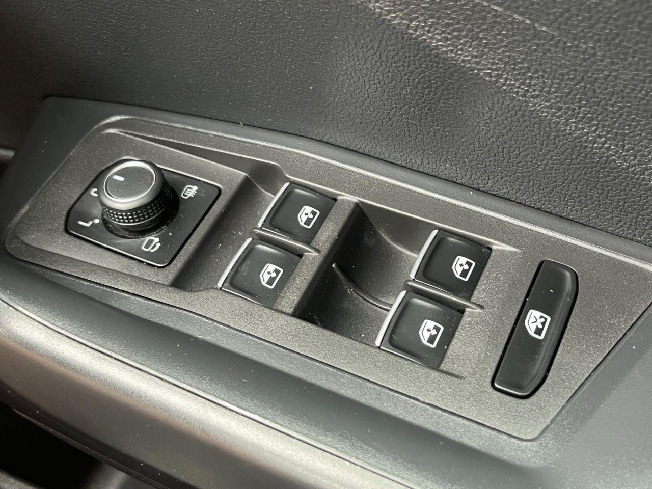 Volkswagen T-Roc view 27