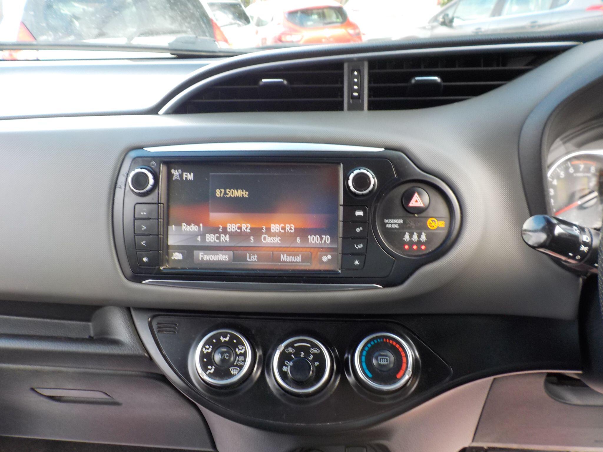Toyota Yaris 1.33 Dual VVT-i Design Euro 6 5dr