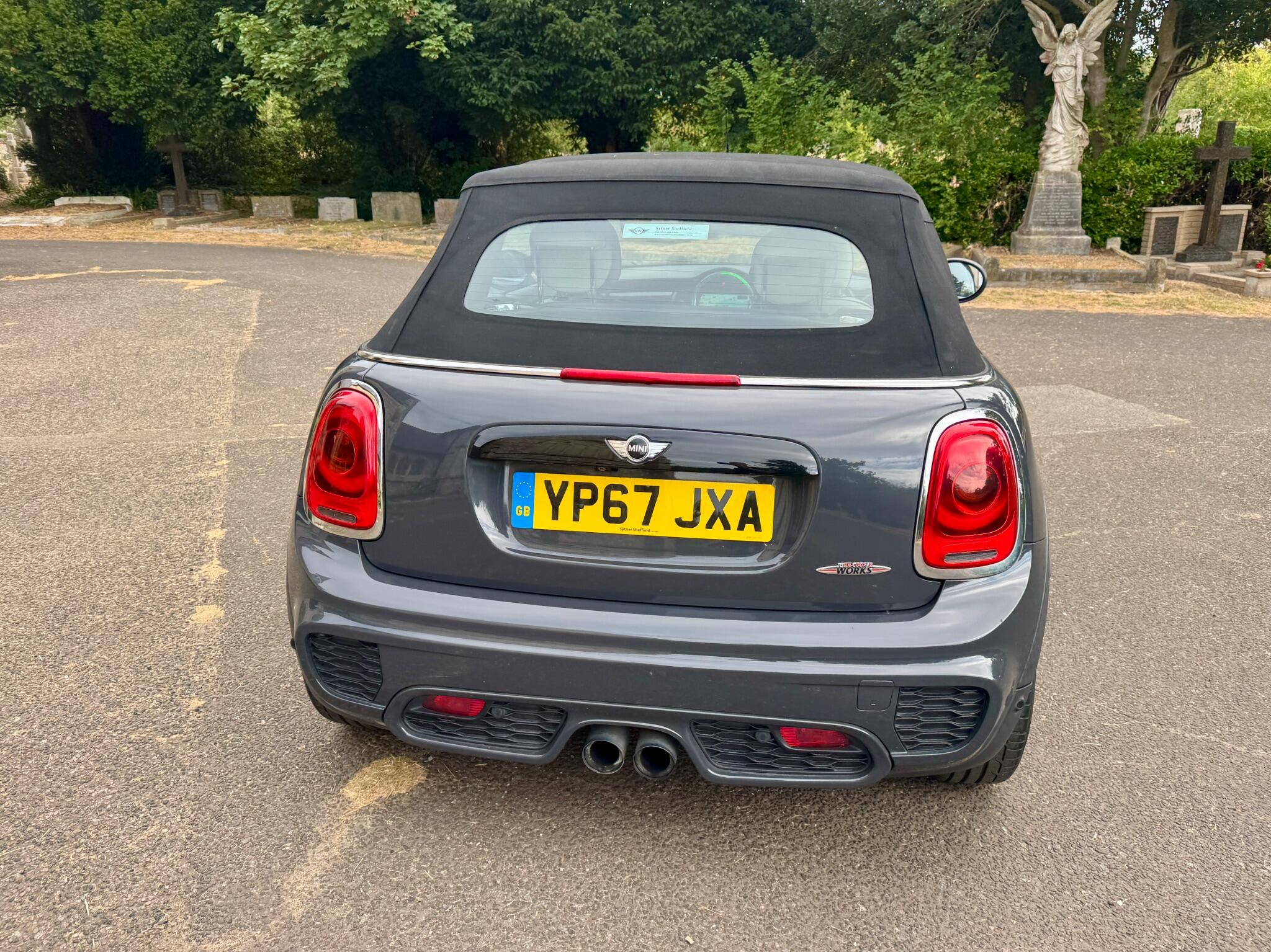 Mini Convertible view 19