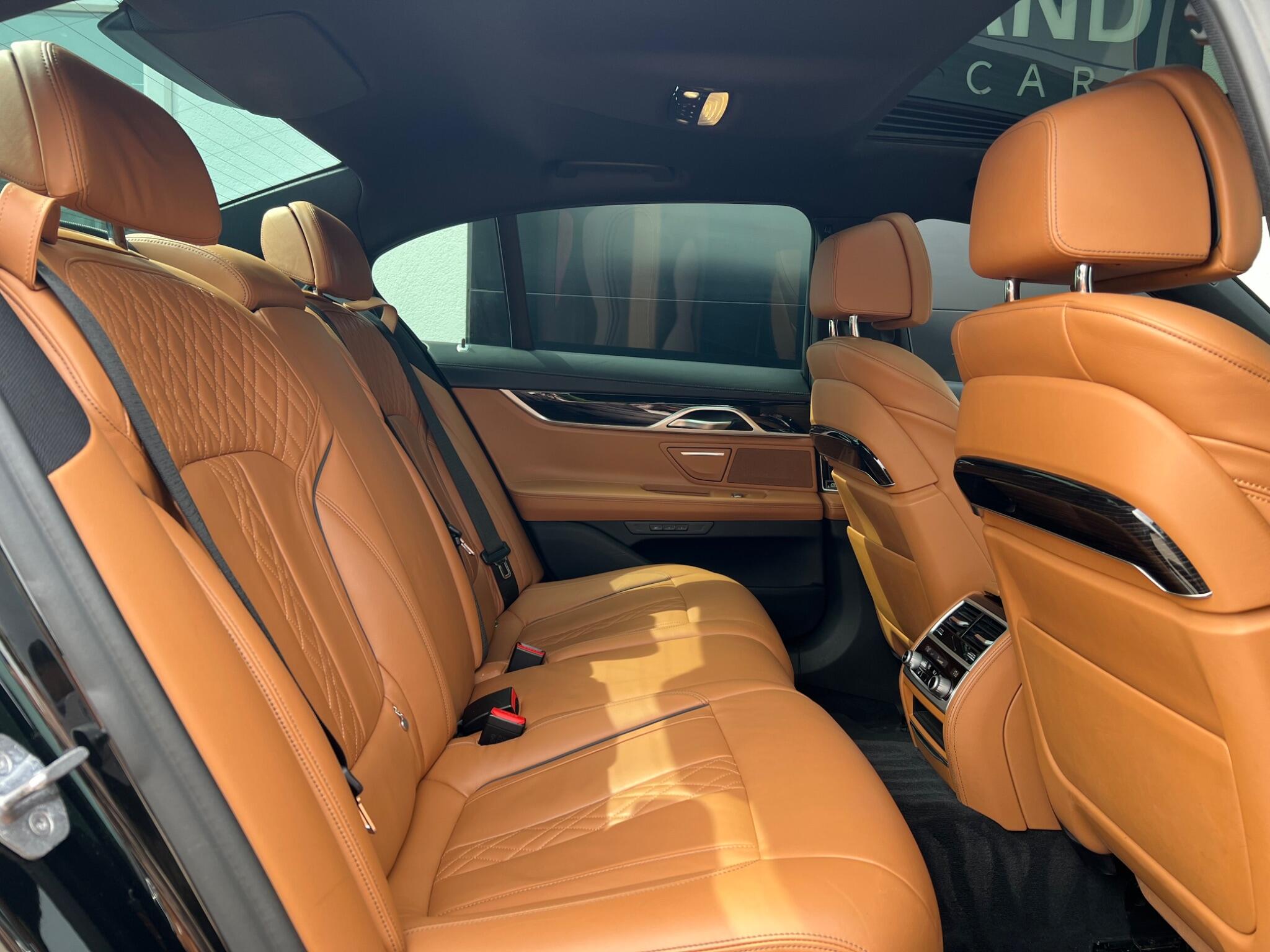 BMW 7 Series view 15