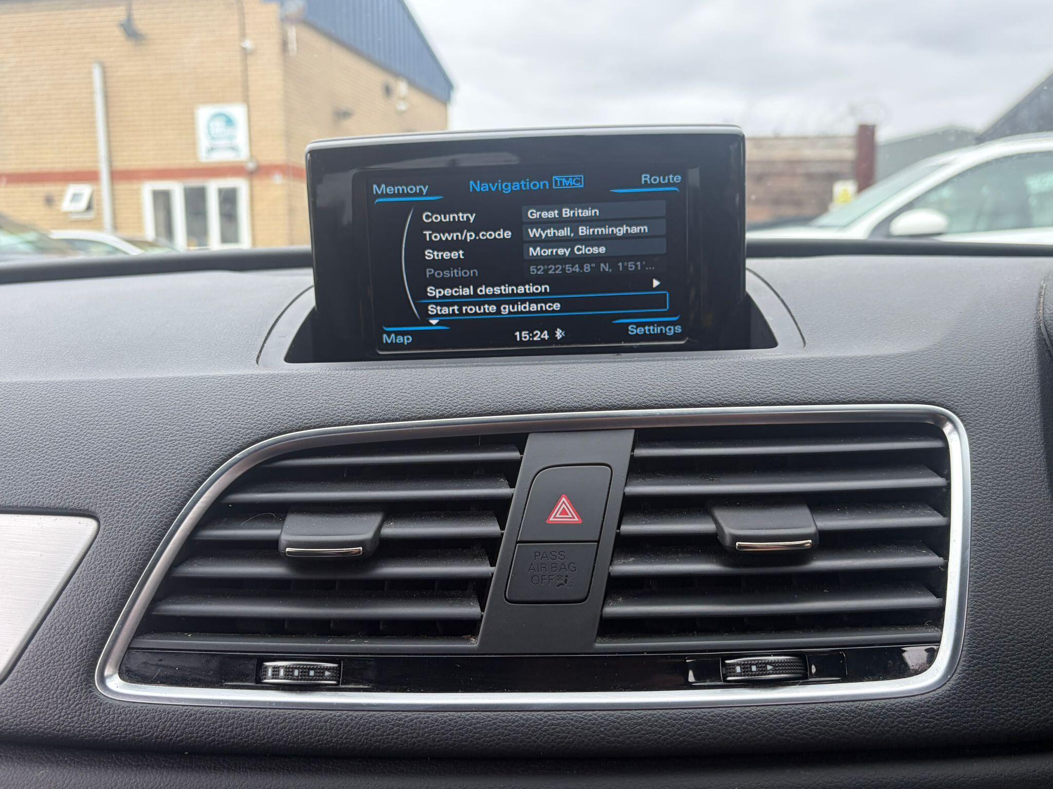 Audi Q3 view 24