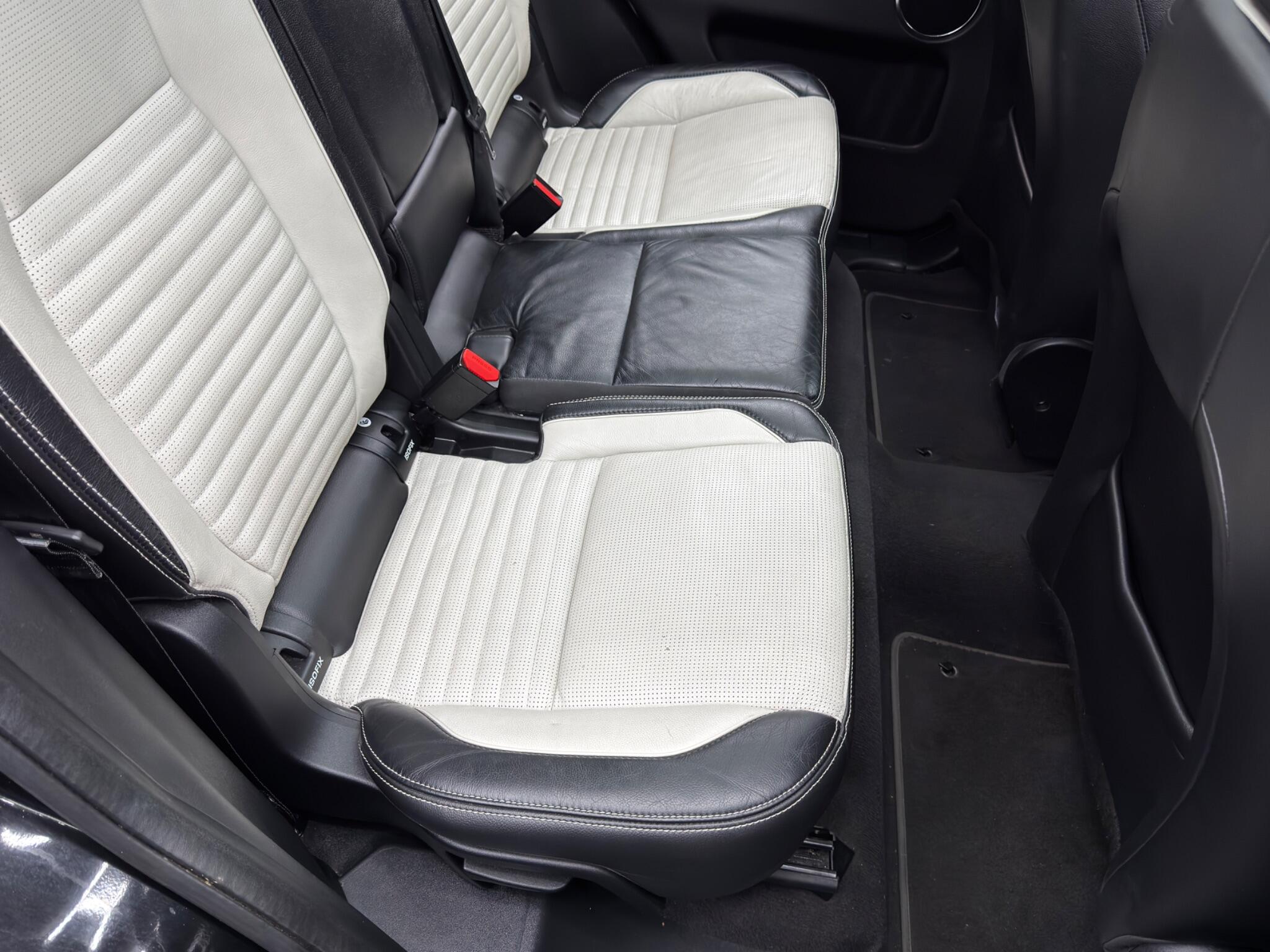 Land Rover Discovery Sport view 16