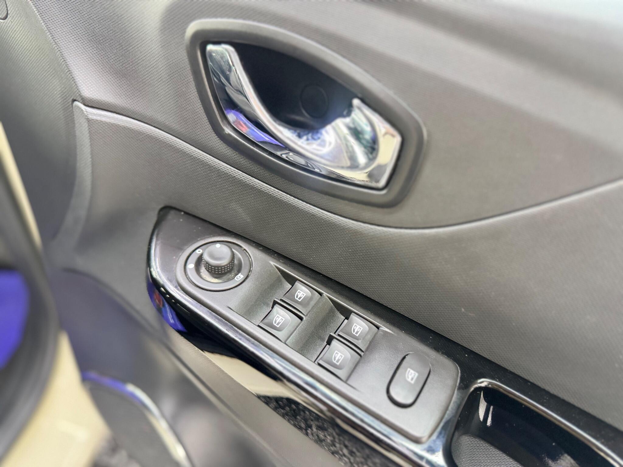Renault Captur view 25