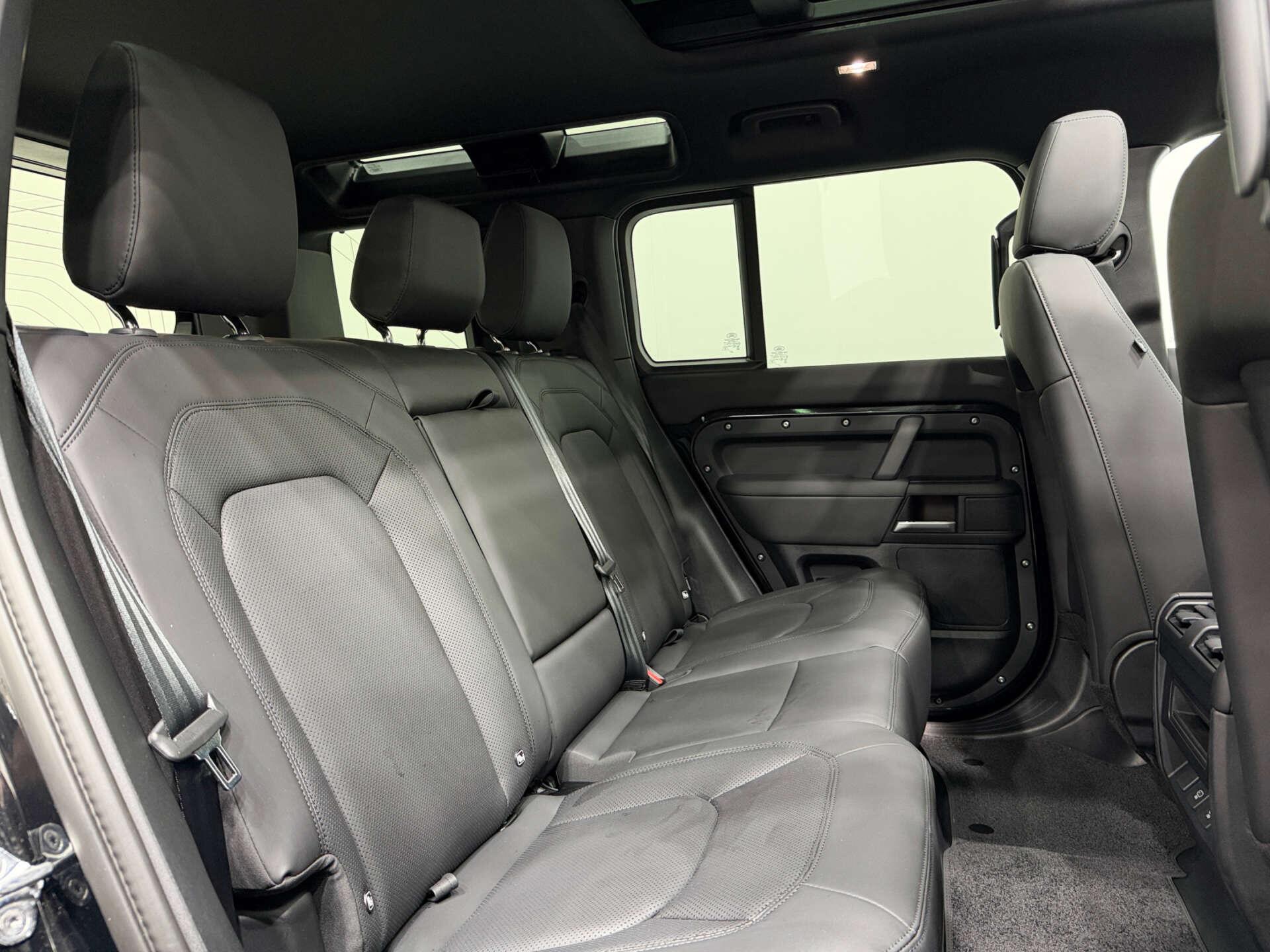 Land Rover Defender view 17