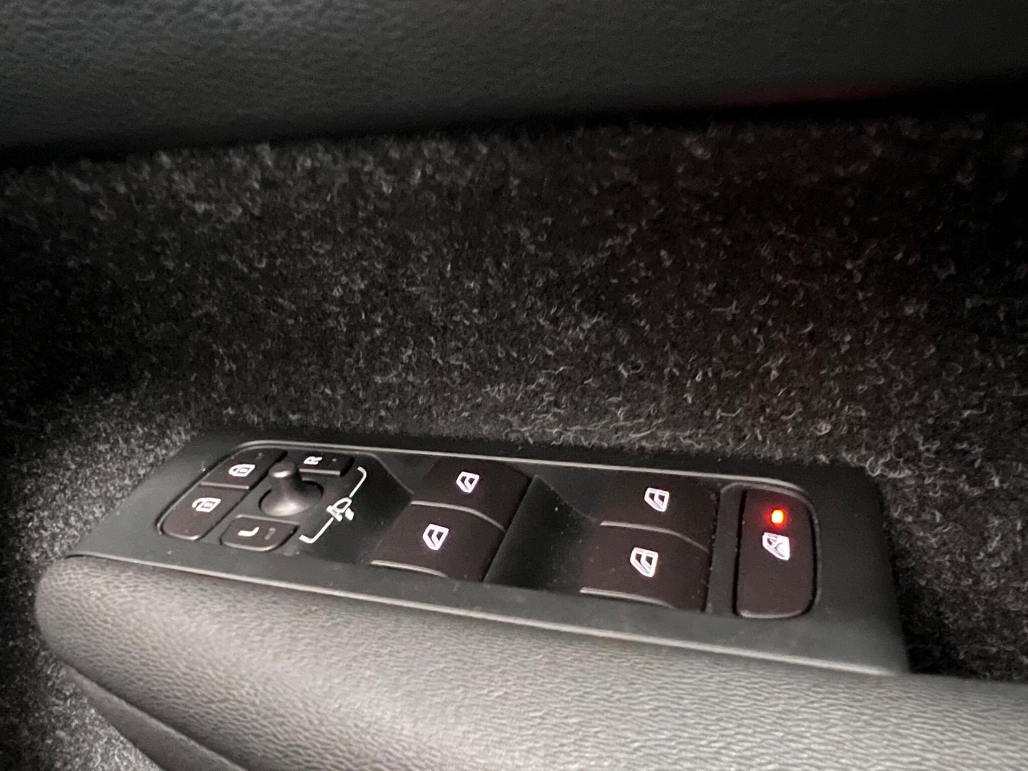Volvo XC40 view 42