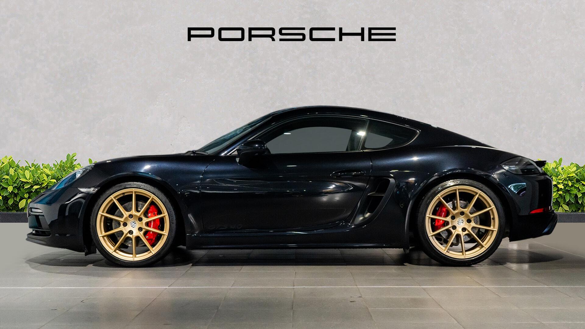 Porsche Cayman view 5
