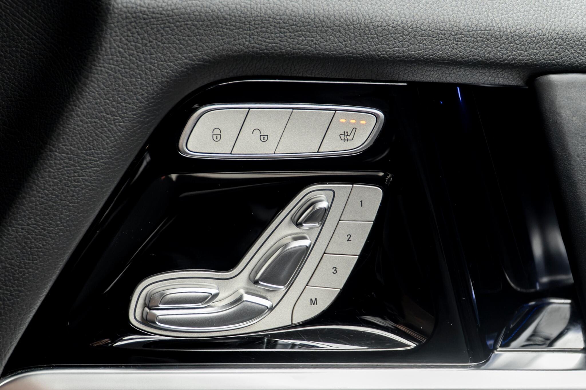 Mercedes-Benz G-Class view 32