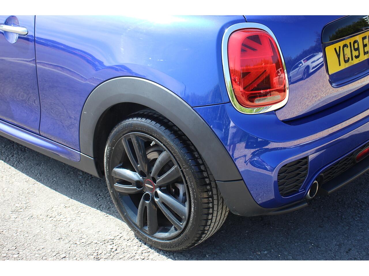 Mini Cooper view 35
