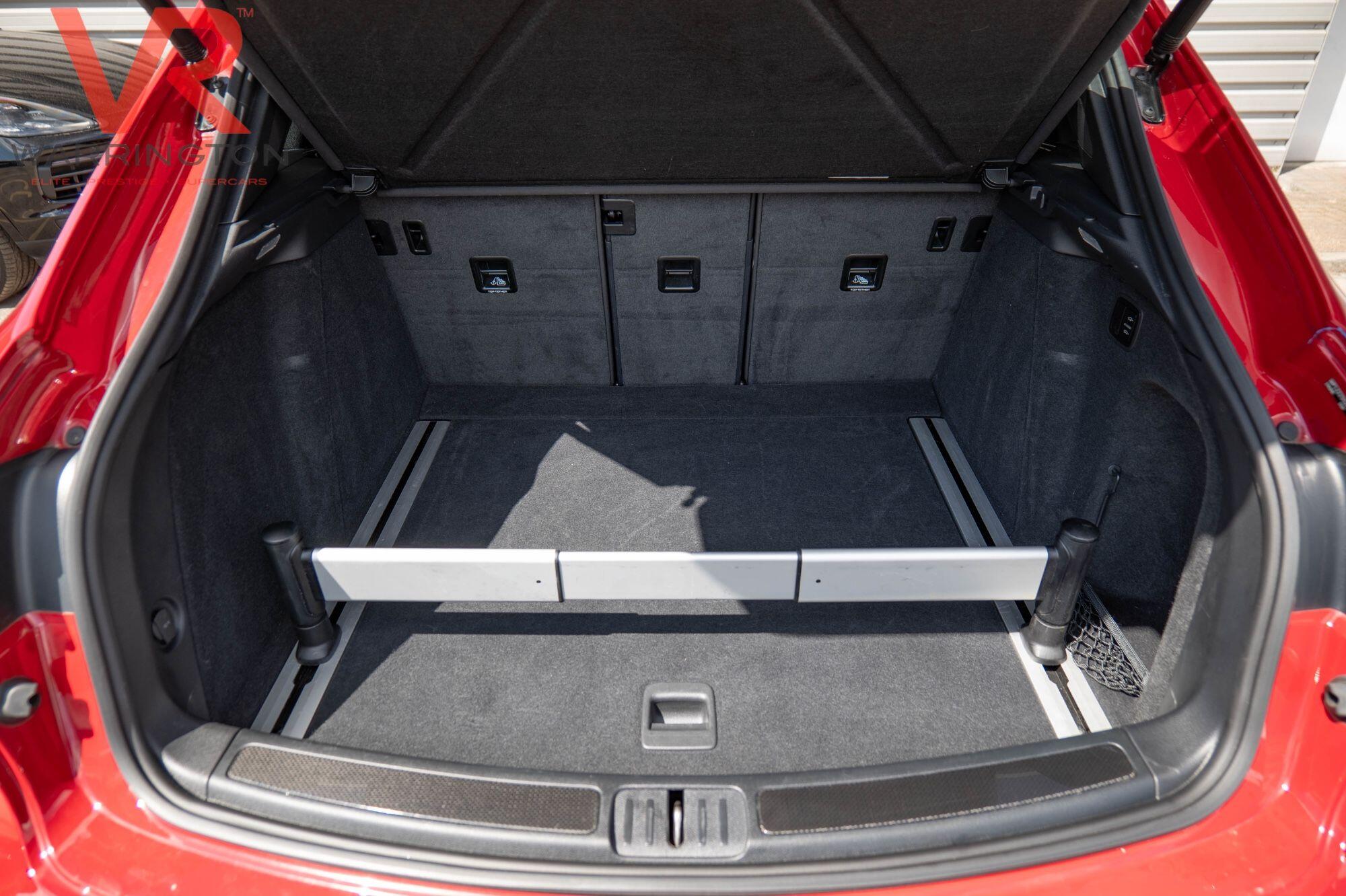 Porsche Macan view 20